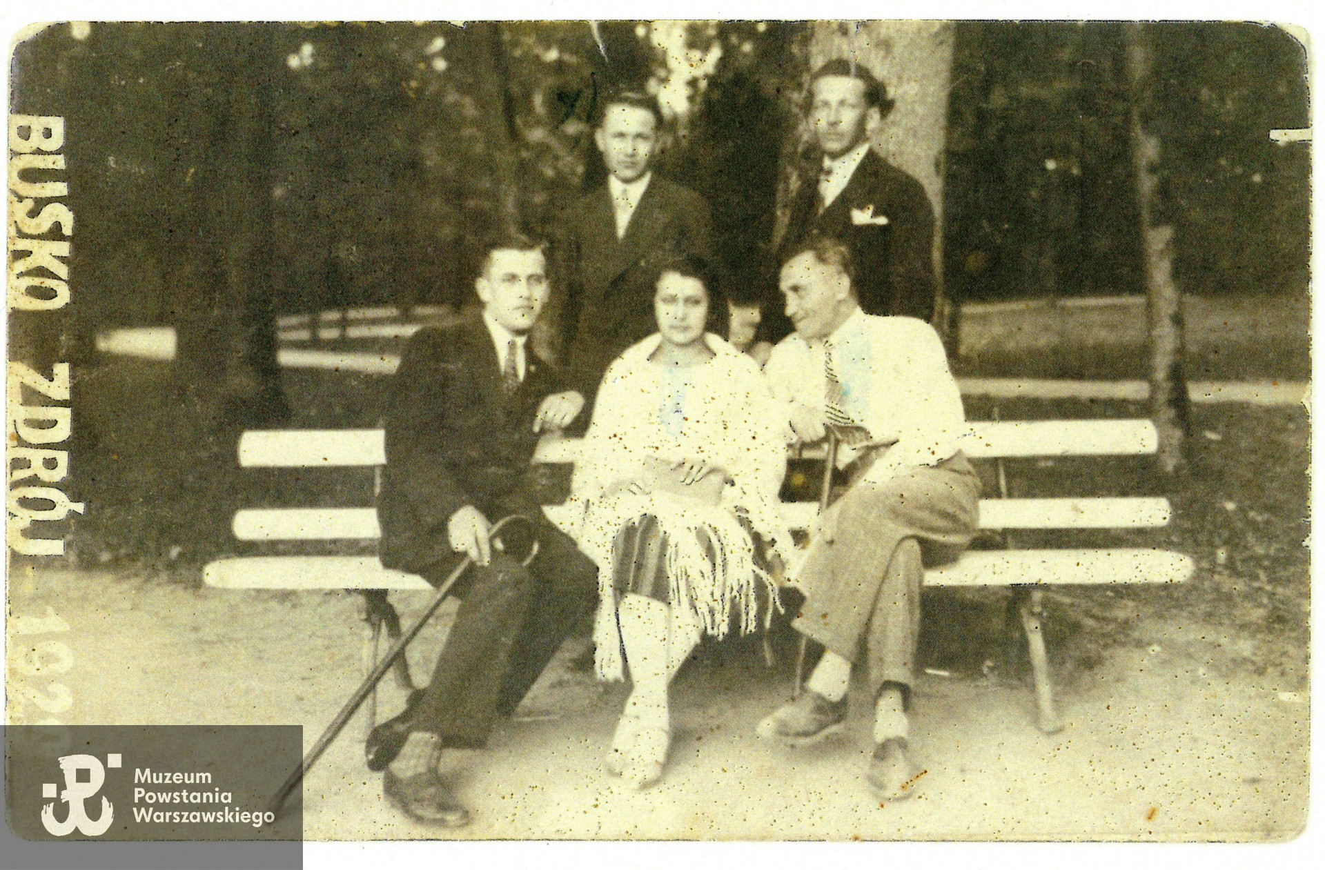 Busko, 1929 rok. Pobyt w sanatorium dla inwalidów wojennych 1920 roku. Michał Gaweł (Gawerski) stoi za ławką z lewej strony.  Fot. z archiwum rodzinnego p. Adriana Gawerskiego, syna Powstańca.