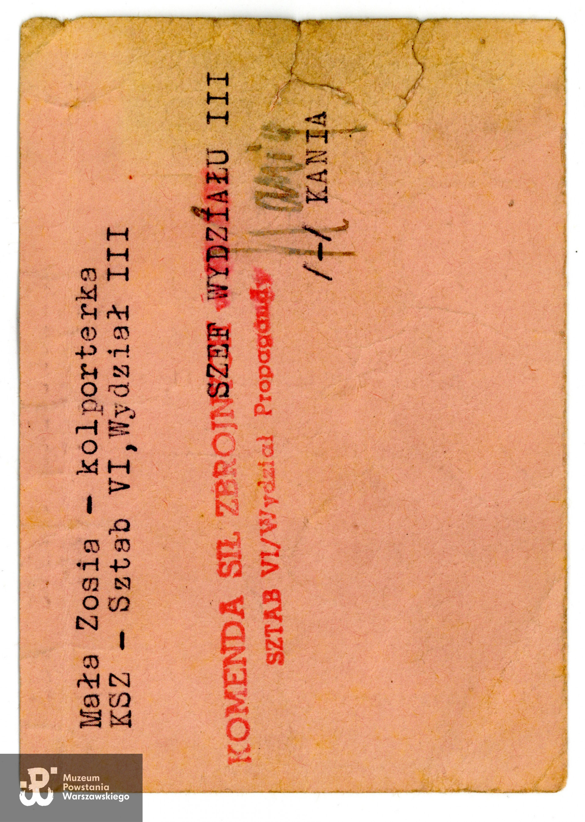 Legitymacja AK Okręgu Warszawskiego nr 120125 (rewers),  wystawiona na nazwisko Zofia Marosz ps. "Mała Zosia". Na dokumencie data 25.07.1944 r. Ze zbiorów Muzeum Powstania Warszawskiego, sygn. P/9328/19, dar p. Magdaleny Roszczyńskiej. 