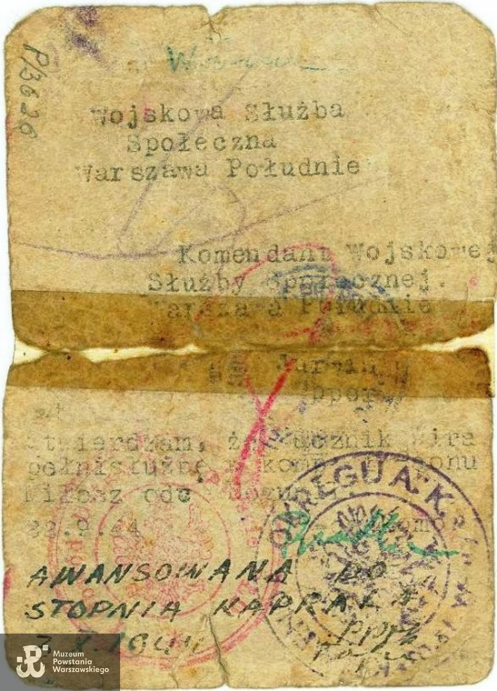 Przepustka z okresu Powstania Warszawskiego; dokument wystawiony w dniu 8.08.1944 r. przez kpt. "Opla" - rewers dokumentu. Ze zbiorów Muzeum Powstania Warszawskiego,  sygn. MPW-A-3319 (P/3626)