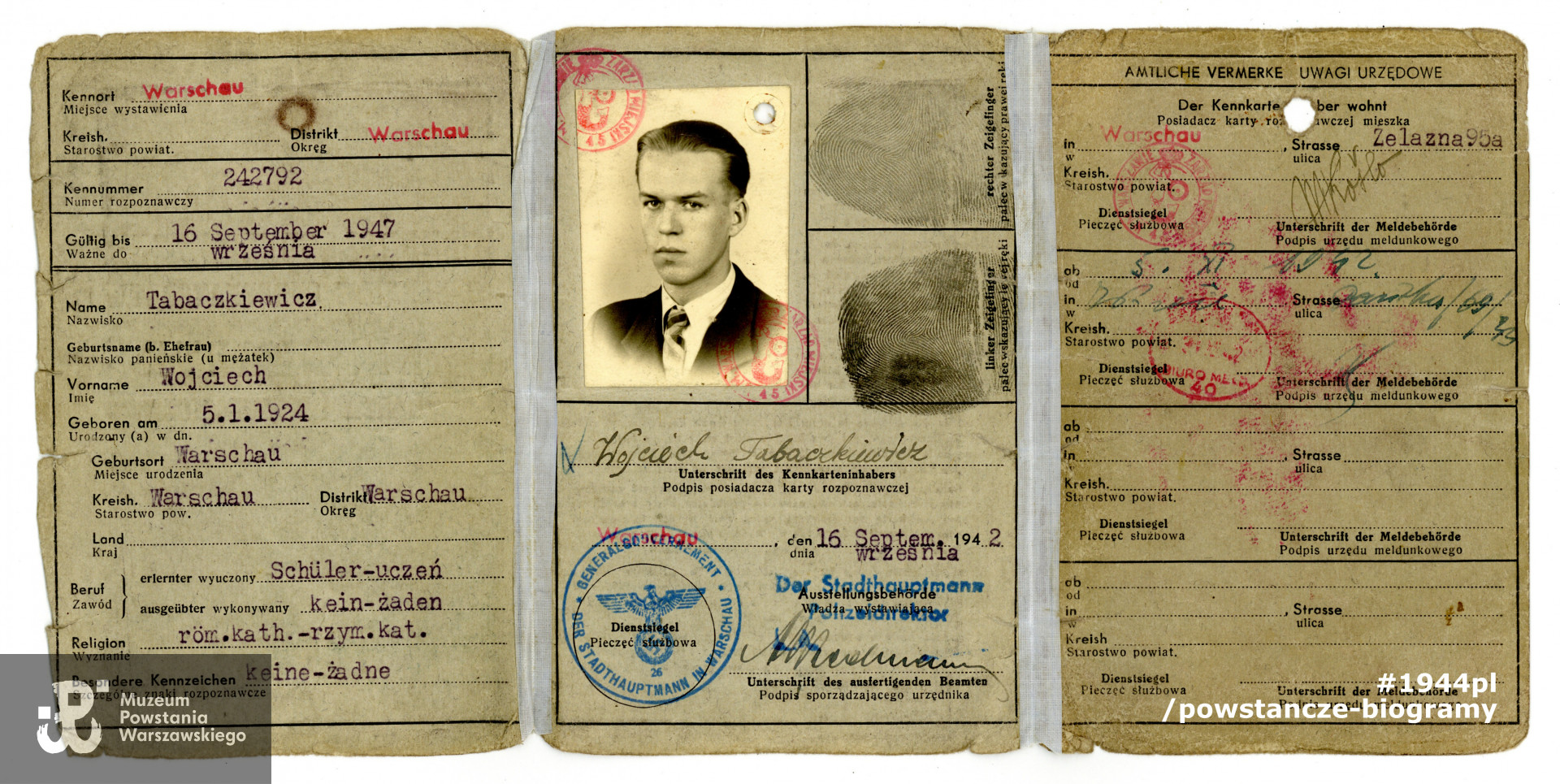 Kennkarta (ze zdjęciem) wystawiona na nazwisko Wojciech Tabaczkiewicz.  Ze zbiorów Muzeum Powstania Warszawskiego, sygn. P/9080/18