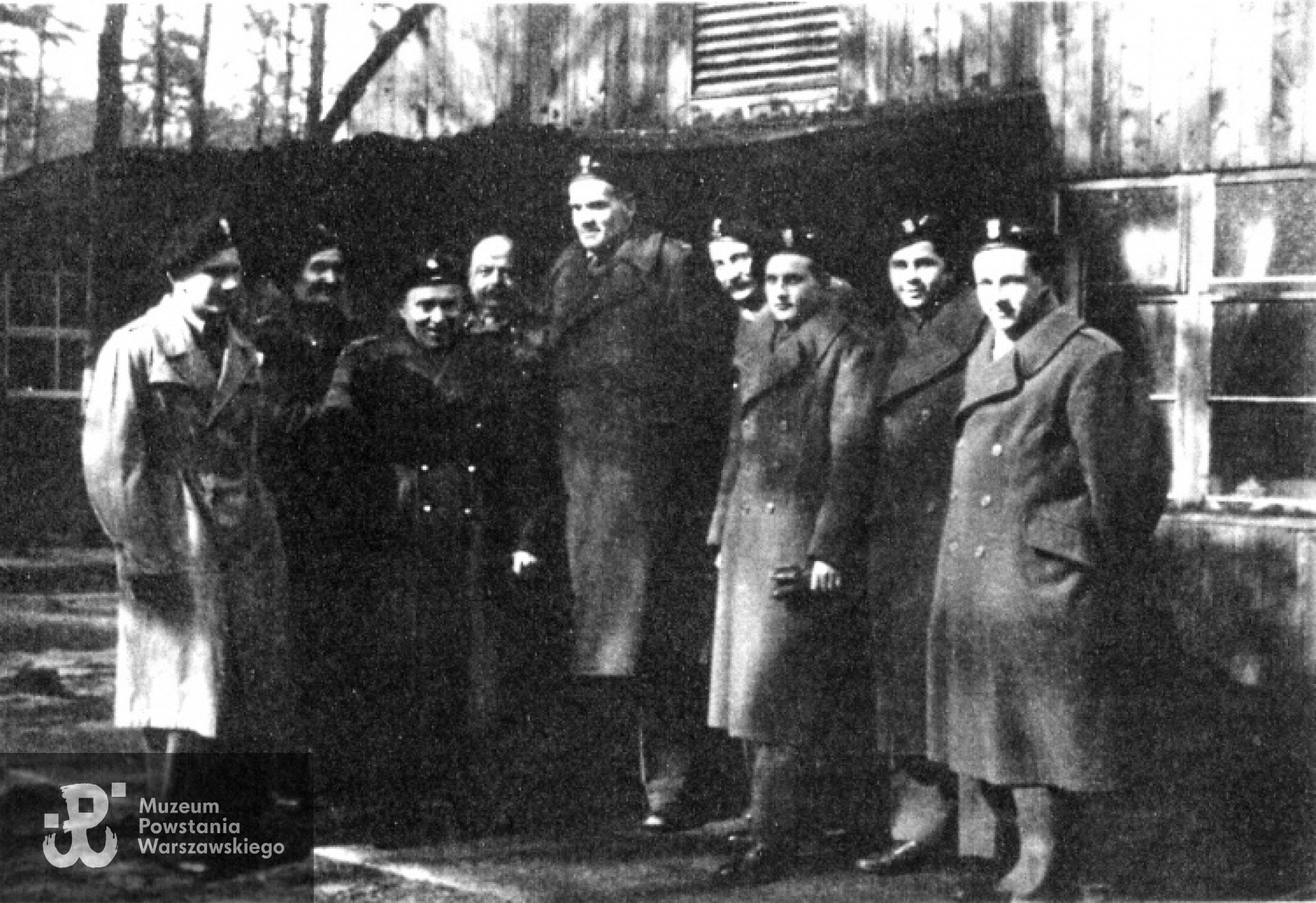 Święto 7 Pułku Ułanów Lubelskich w.Livermere Camp, Suffolk, 23 marca 1947 roku. Ppor.Dionizy Piotr Mazur stoi pierwszy od lewej.