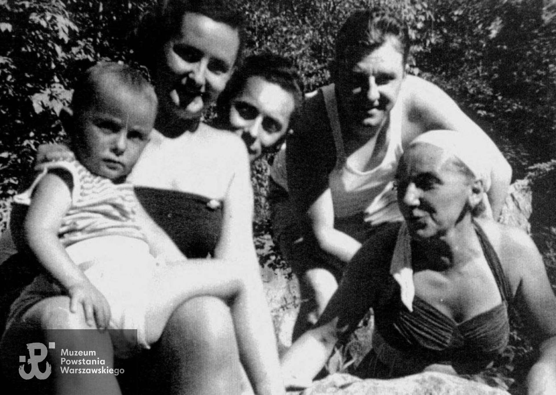 Od lewej: Dorota Szymańska, Hanna z Kamlerów Szymańska, Maciej Szymański, Janusz Klepacz i Zofia z Kamlerów Klepacz - Kanada, Rawdon, Quebec 1955