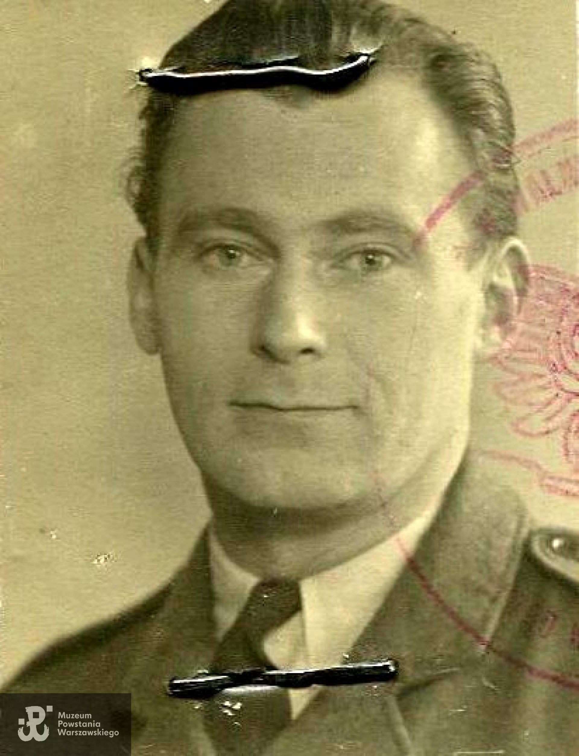 Fotografia z dokumentów - 1947 r. Ze zbiorów Muzeum Powstania Warszawskiego, sygn. MPW-A-2184 (P/526)