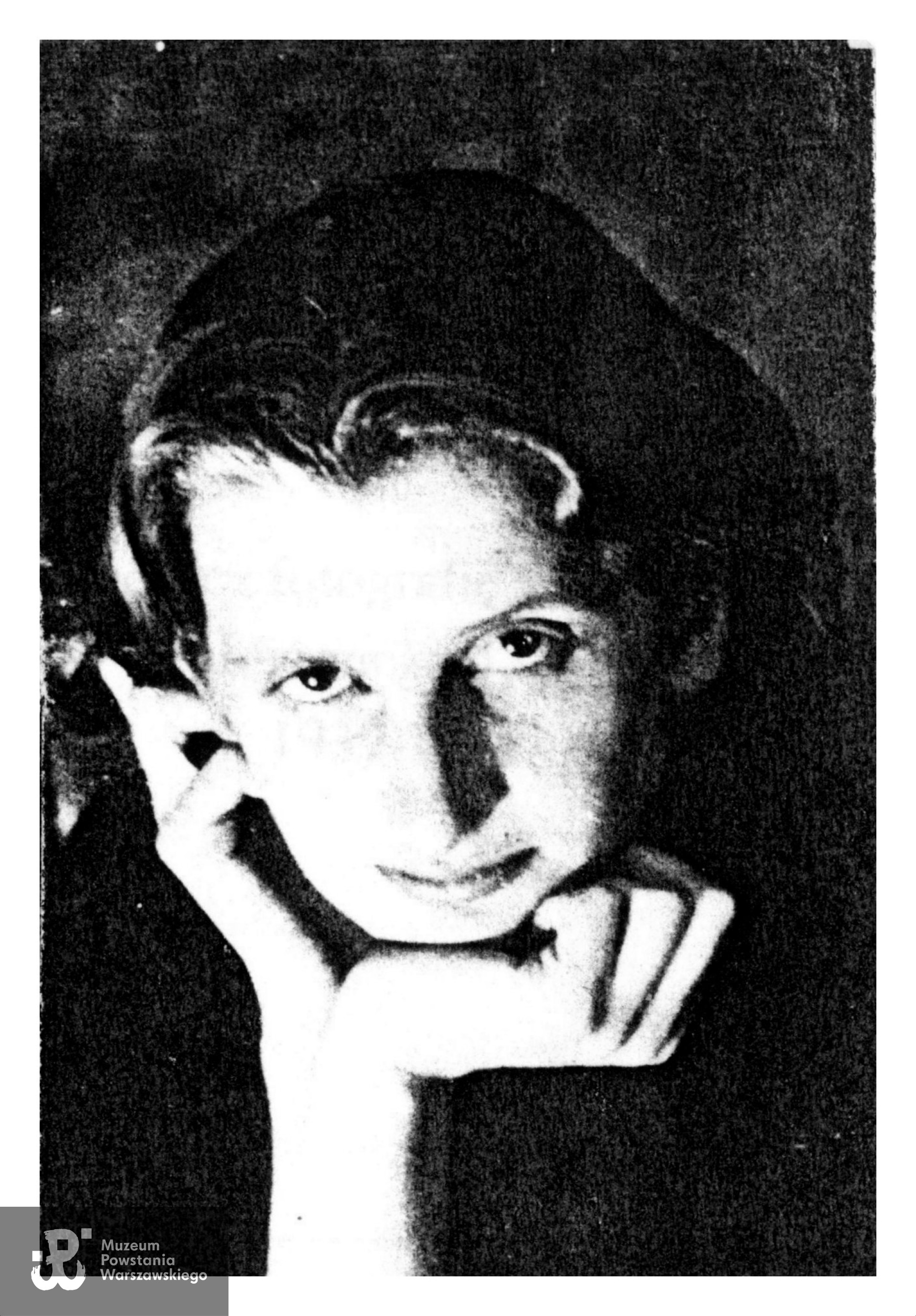 Źr. Teczki personalne uczestników Powstania Warszawskiego: Kowalska - Saloni Stanisława. Fot. dołączona do ankiety uczestnika Powstania Warszawskiego, skan z kserokopii