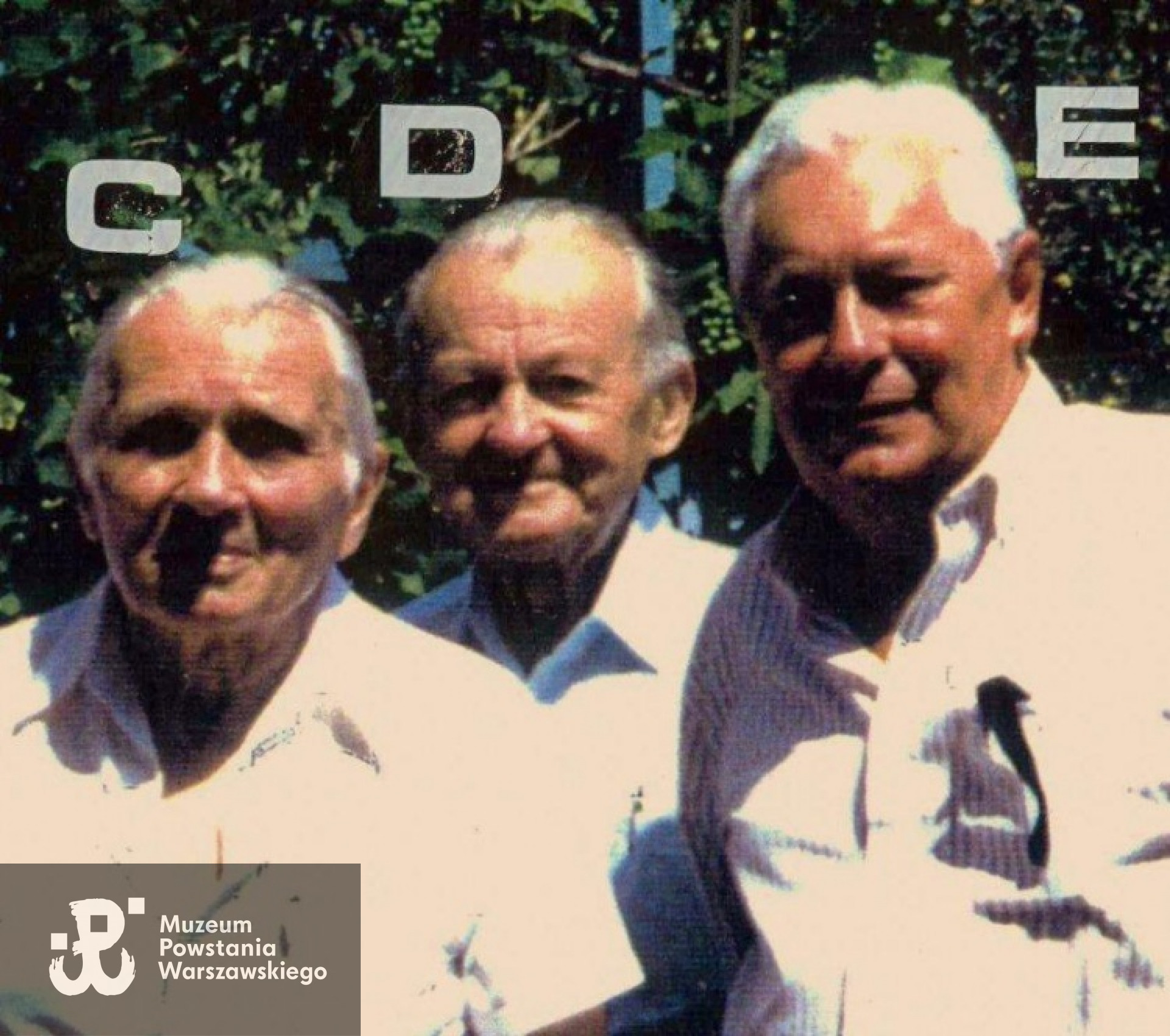 Od lewej stoją Gustaw Potworowski, Tadeusz Siemiątkowski i Maciej Szymański