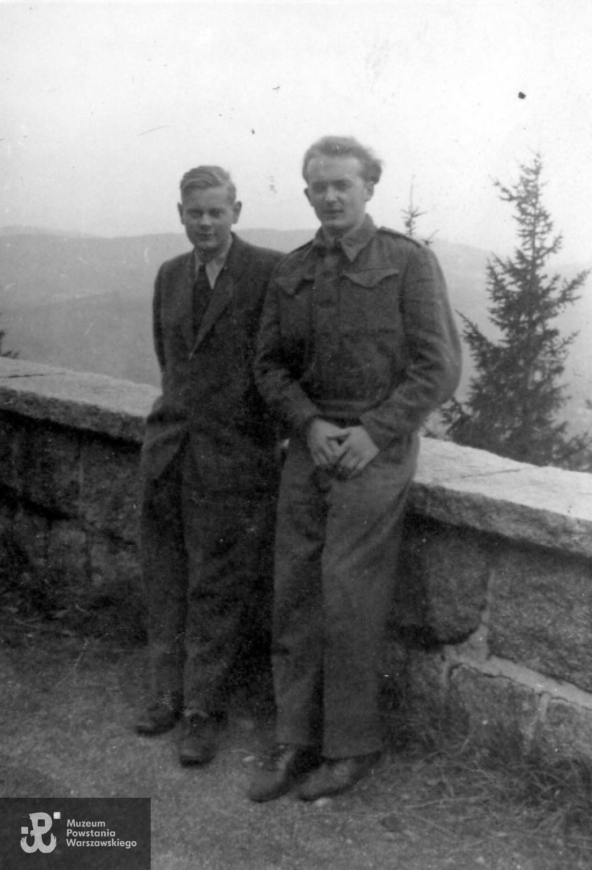 Jan Kurdwanowski "Krok" - na zdjęciu  stoi po prawej. Fot. z archiwum Marii Ciupalskiej