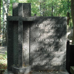 Cmentarz Powązkowski w Warszawie (Stare Powązki), kwatera  114, rząd 2, grób 13. Fot. Warszawskie Zabytkowe Pomniki Nagrobne:  serwis mapowy m. st. Warszawy: <i>cmentarze.um.warszawa.pl</i>