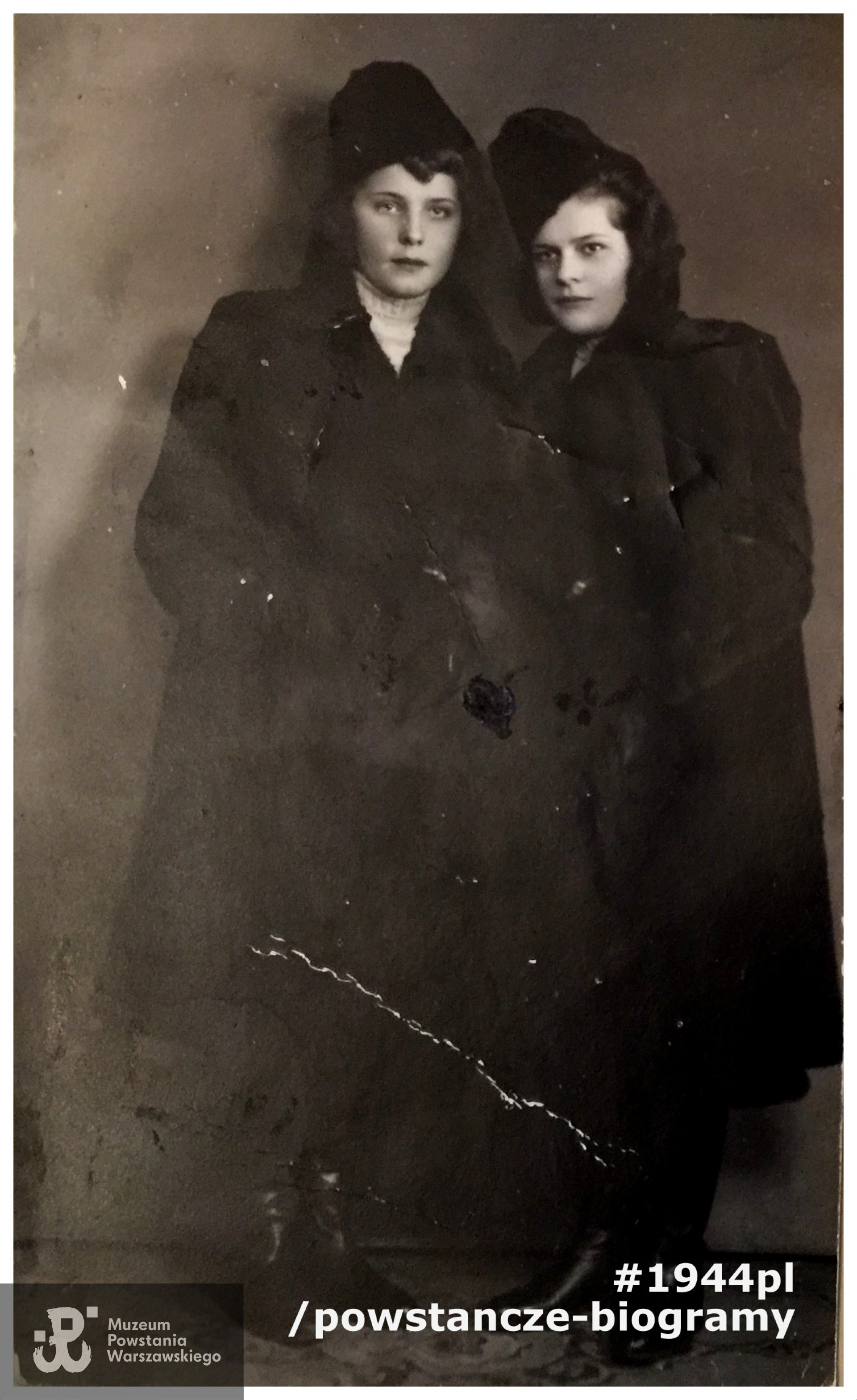 Zofia Wojciechowska - Obłąkowska "Wilia", "Lipska" - na zdjęciu po lewej.  Fot. ze zbiorów rodzinnych, udostępniła p. Katarzyna Obłąkowska