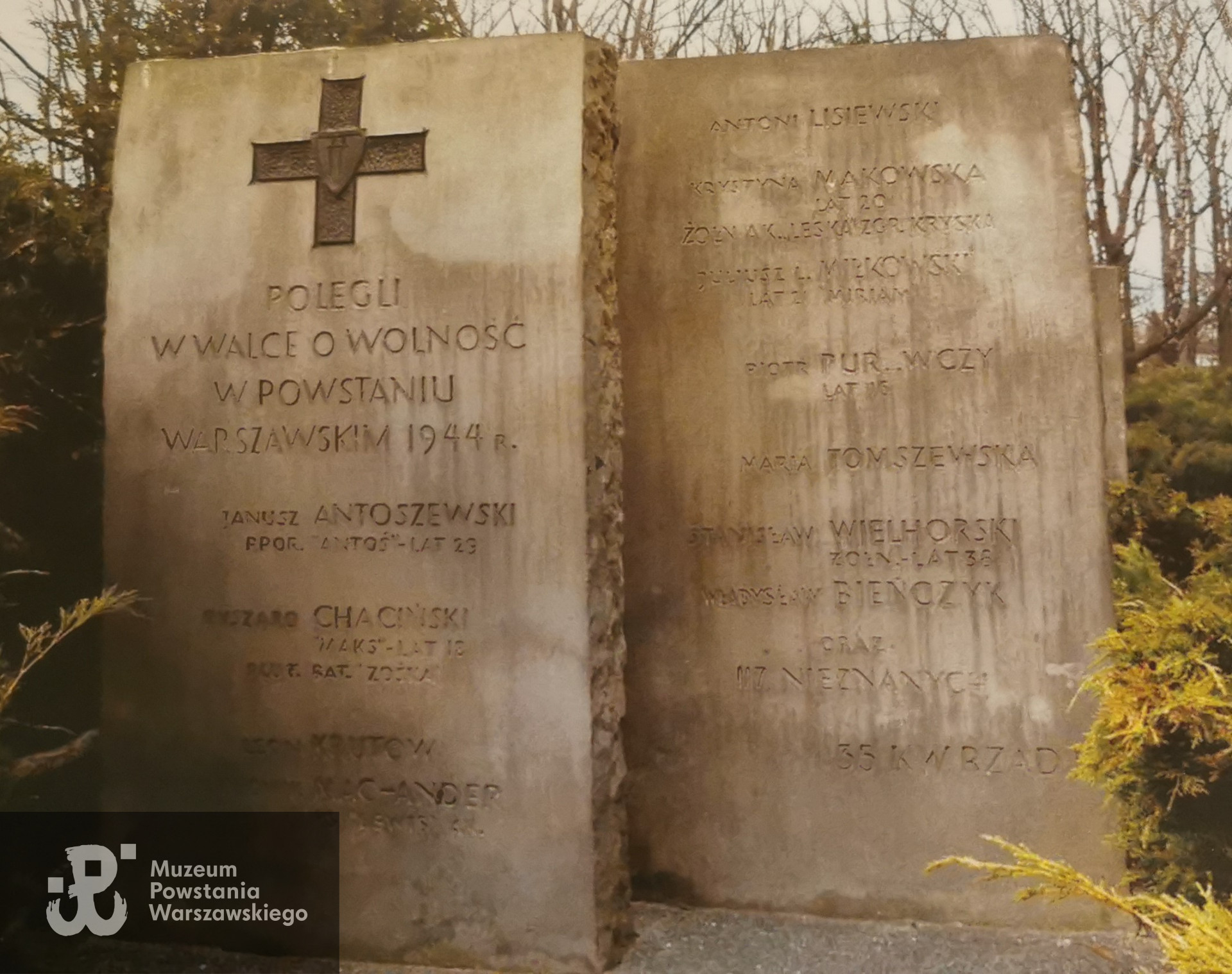 Cmentarz Powstańców Warszawy, kwatera 35, stan przed renowacją