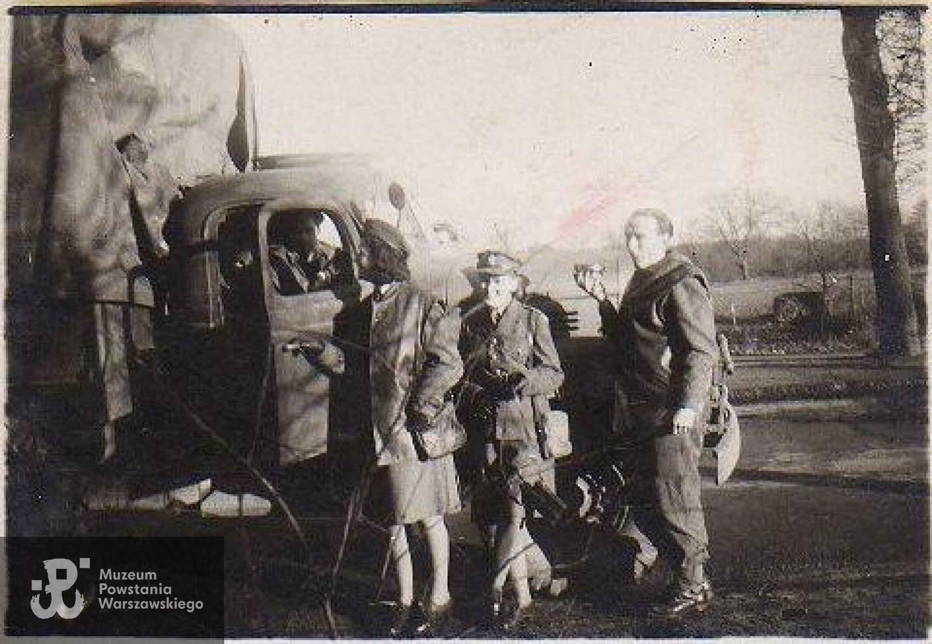 Meppen 1945 - Jagoda stoi w środku