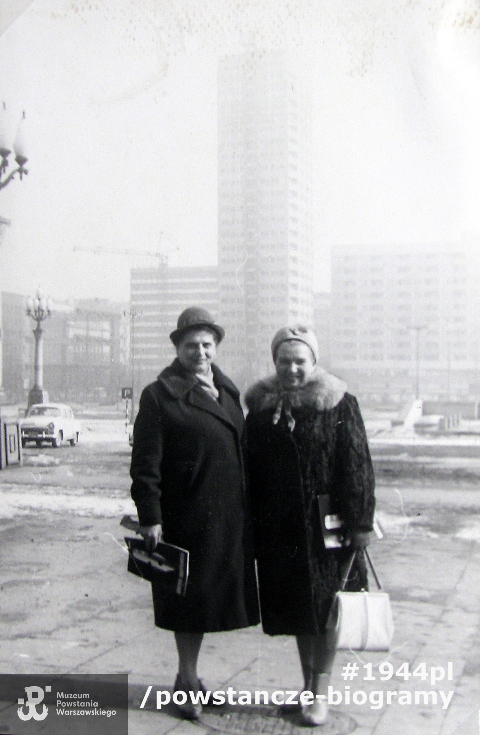 Warszawa, lata 50-te XX w. Z Izydrorą Kuhn. Fot. udostępniła p. Ewa Kuhn-Dyczkowska