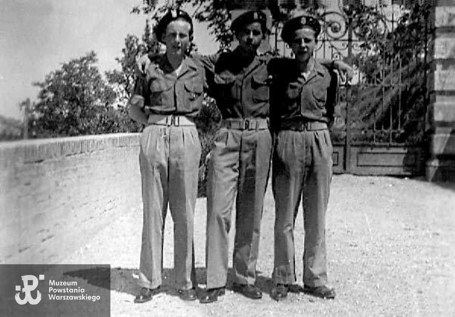 Trzech ułanów - Janusz Klepacz w środku - Włochy, Amandola  1946