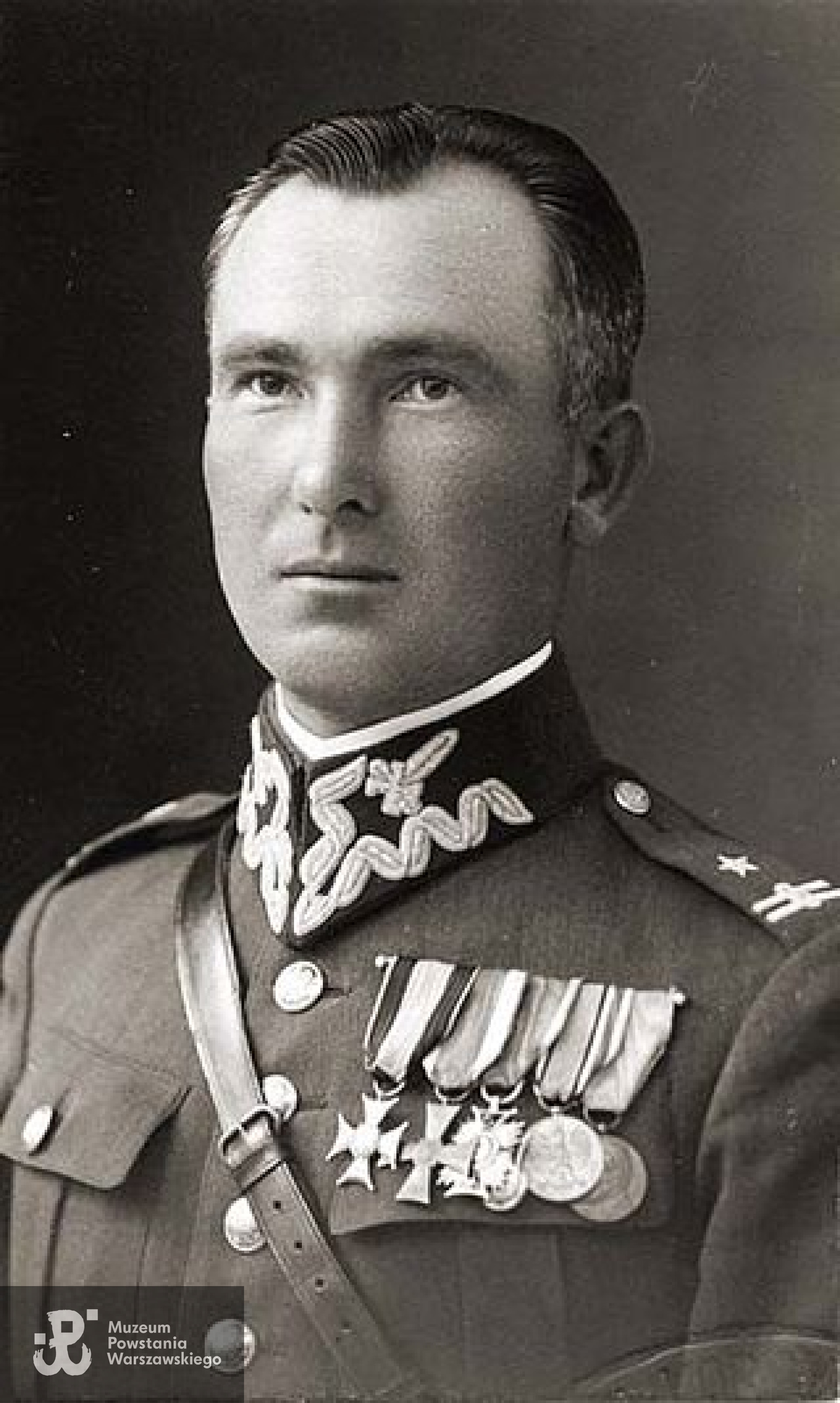 Antoni Chruściel w mundurze majora strzelców podhalańskich (przed 1929). Fot. Wikimedia Commons, domena publiczna