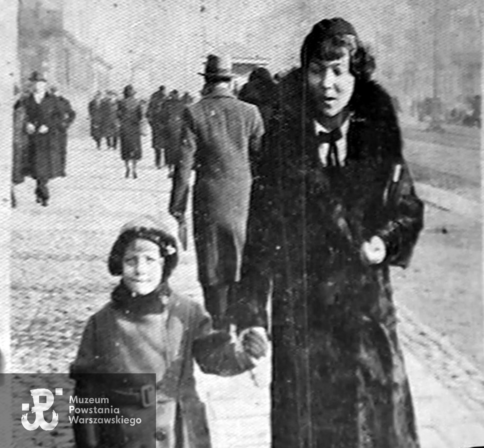 Danusia z siostrą Haliną Węgrocką z domu Bobik (rocznik 1915). Fot. ze zbiorów rodzinnych, udostępniła p. Sylwia Jurczyk