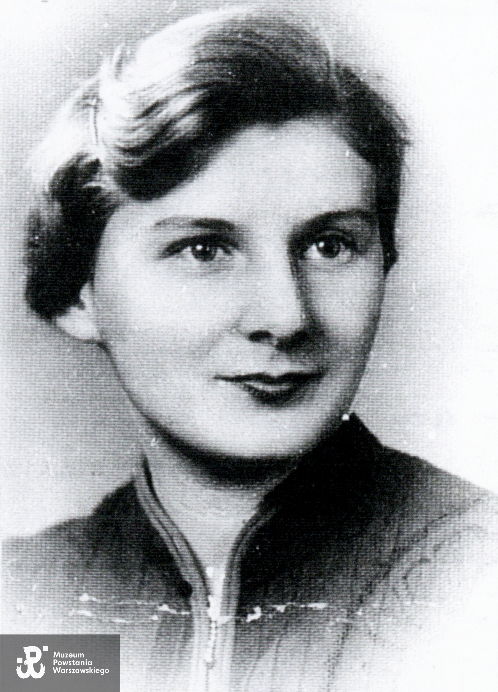 Jadwiga Wanda Tomaszewska - Podrygałło "Isia", "Szczeniak". Fotografia dołączona do ankiety uczestnika Powstania Warszawskiego, skan z kserokopii, źr. Teczki personalne uczestników Powstania Warszawskiego