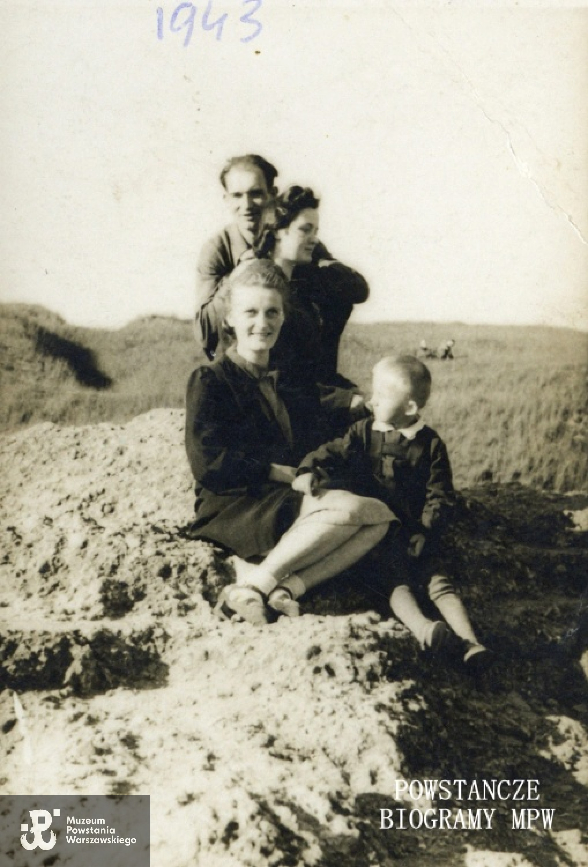 Jan Witkowski z rodziną.  Na zdjęciu żona Marianna i syn Władysław, 1943 rok. Fot. z archiwum rodzinnego Władysława Witkowskiego