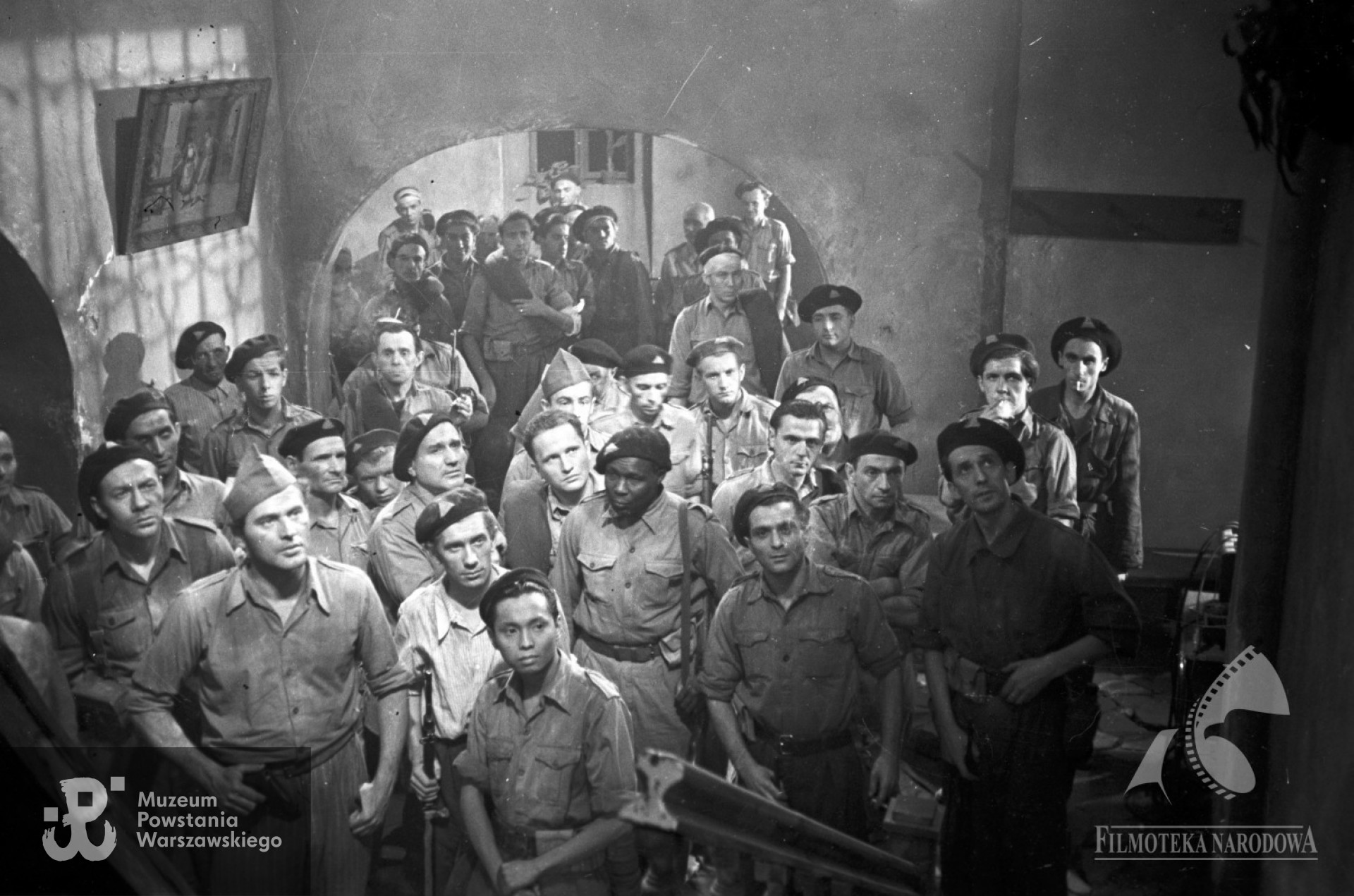 „Żołnierz Zwycięstwa" w reż. Wandy Jakubowskiej (1953). Fotografia ze zbiorów Filmoteki Narodowej - Instytut  Audiowizualny - Studio Filmowe ”Kadr", autor Kazimierz  Wawrzyniak  <strong><i> fototeka.fn.org.pl</i></strong>. Identyfikacja  - p. Piotr Śmiałowski, FINA