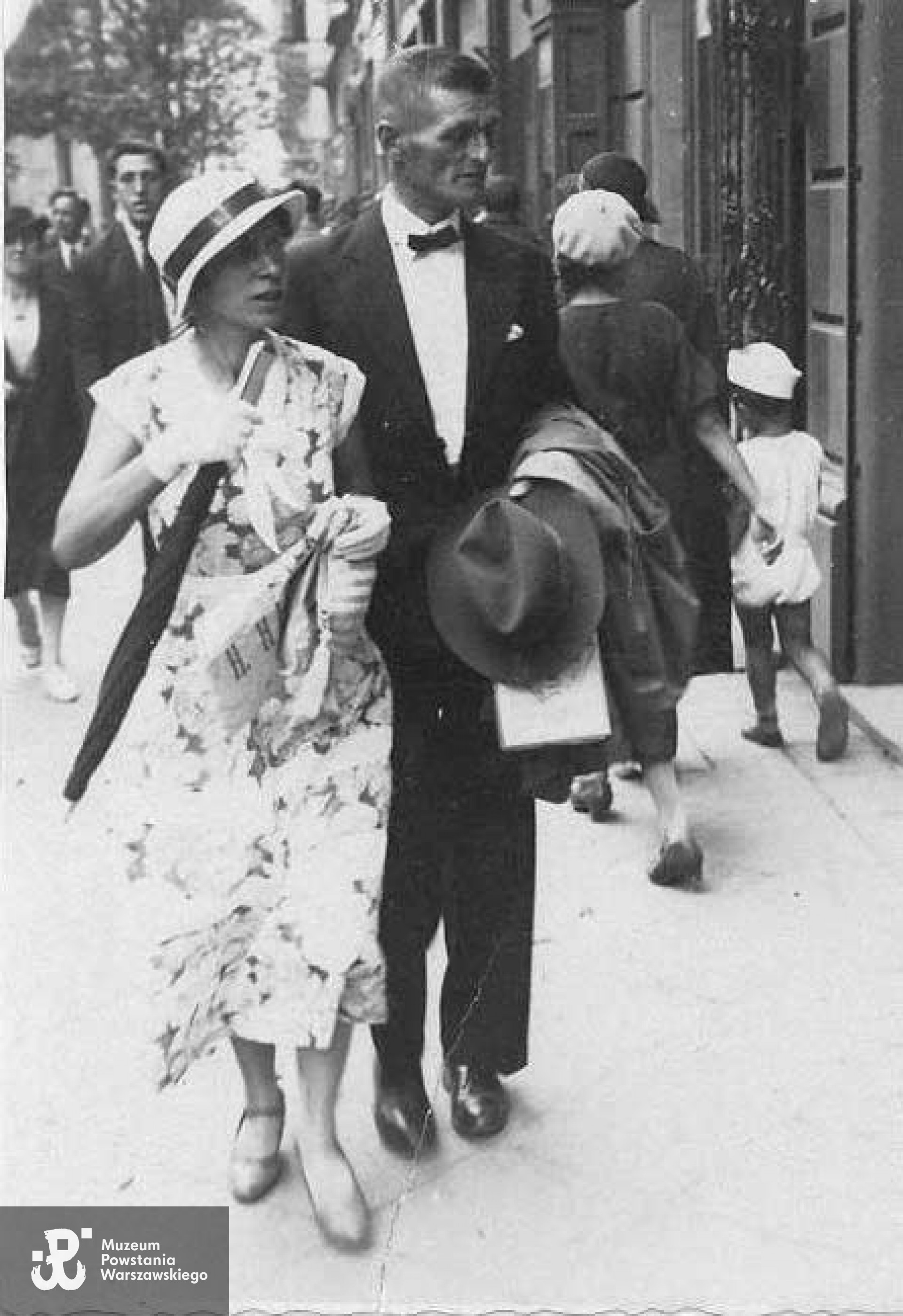 Lucjusz Dzięgielewski na spacerze z żoną. Fot. ze zbiorów rodzinnych córki