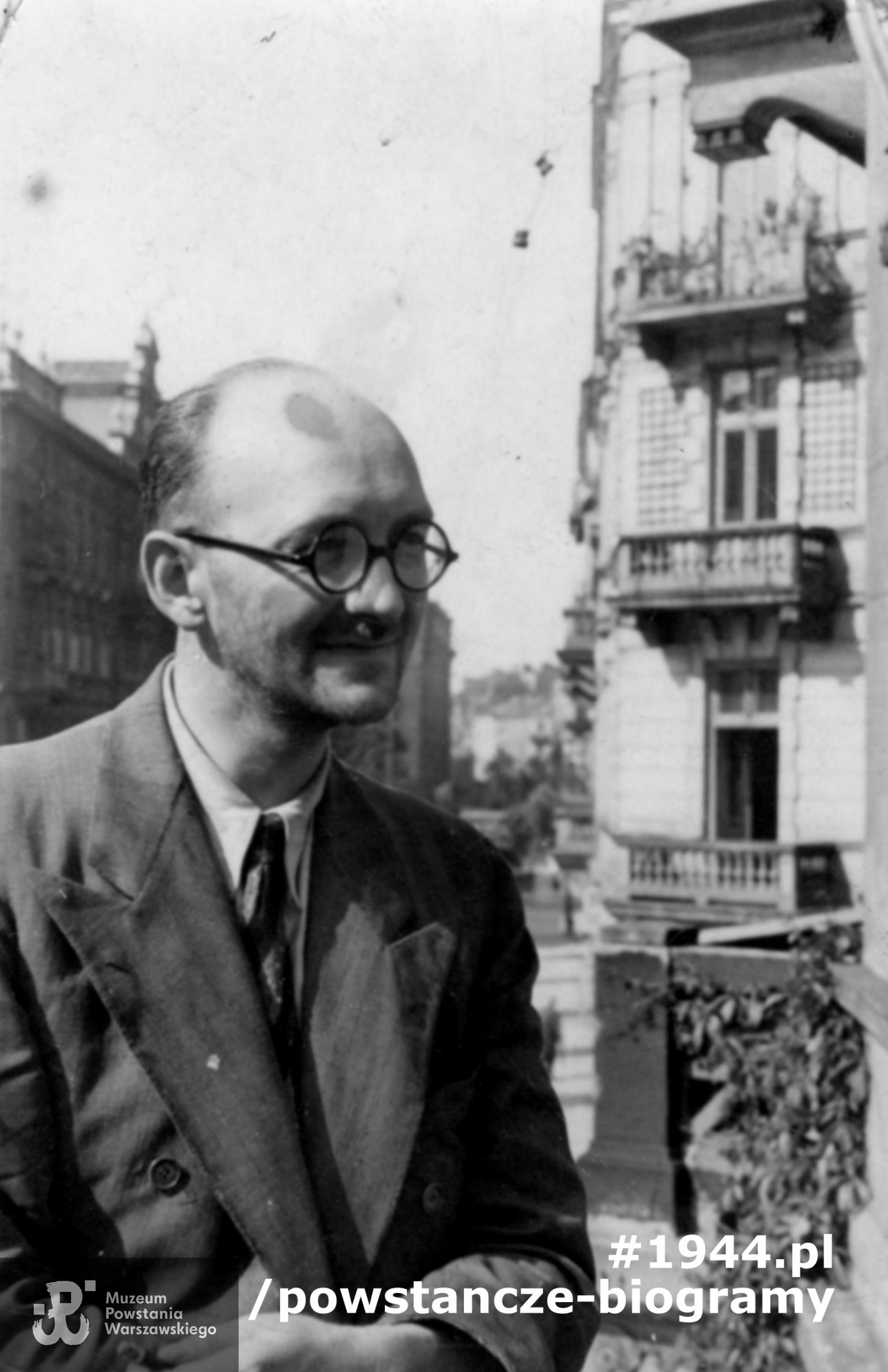 Na rewersie  opis - <i>15 VI 1944 [powrót z Szucha].</i> Fot. z archiwum rodzinnego  syna, p. Włodzimierza Grzybowskiego oraz wnuka, Piotra Grzybowskiego