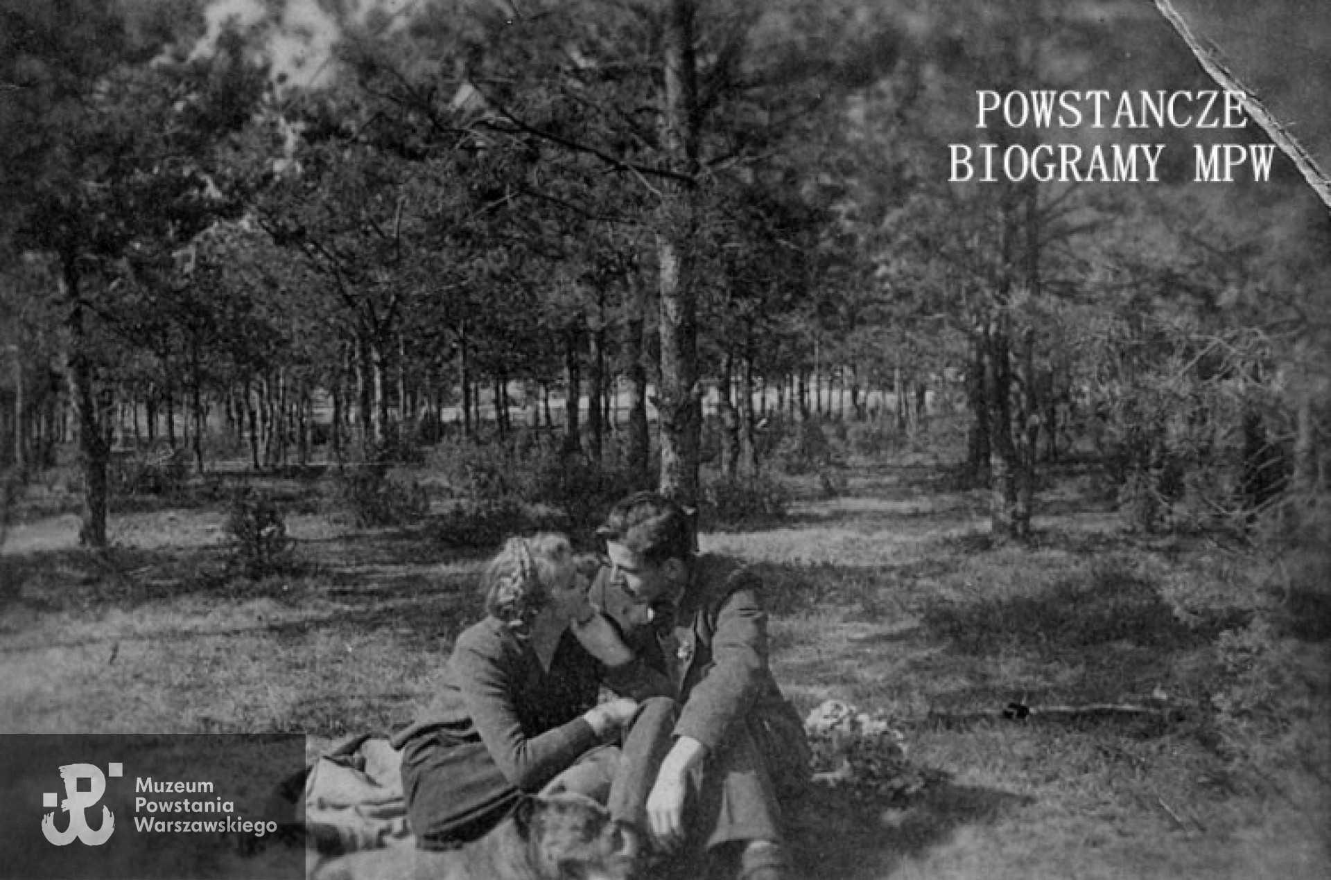 "Zygmunt i Basia". Fotografia przedstawia Barbarę Frankowską i Zygmunta Dzieniewicza. Ze zbiorów Muzeum Powstania Warszawskiego, sygn. P/8184