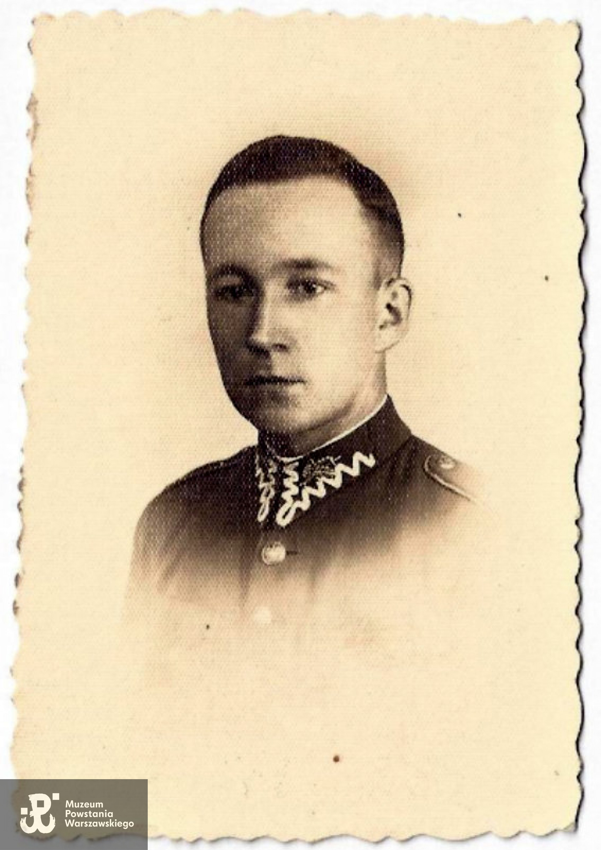 Zygmunt Czerwionko (Wojciech Czerwionko-Przybyszewski). Fotografia legitymacyjna z okresu nauki w Szkole Podchorążych Artylerii w Toruniu - ok. 1936 r. Fot. z archiwum rodzinnego syna, p. Wojciecha Przybyszewskiego