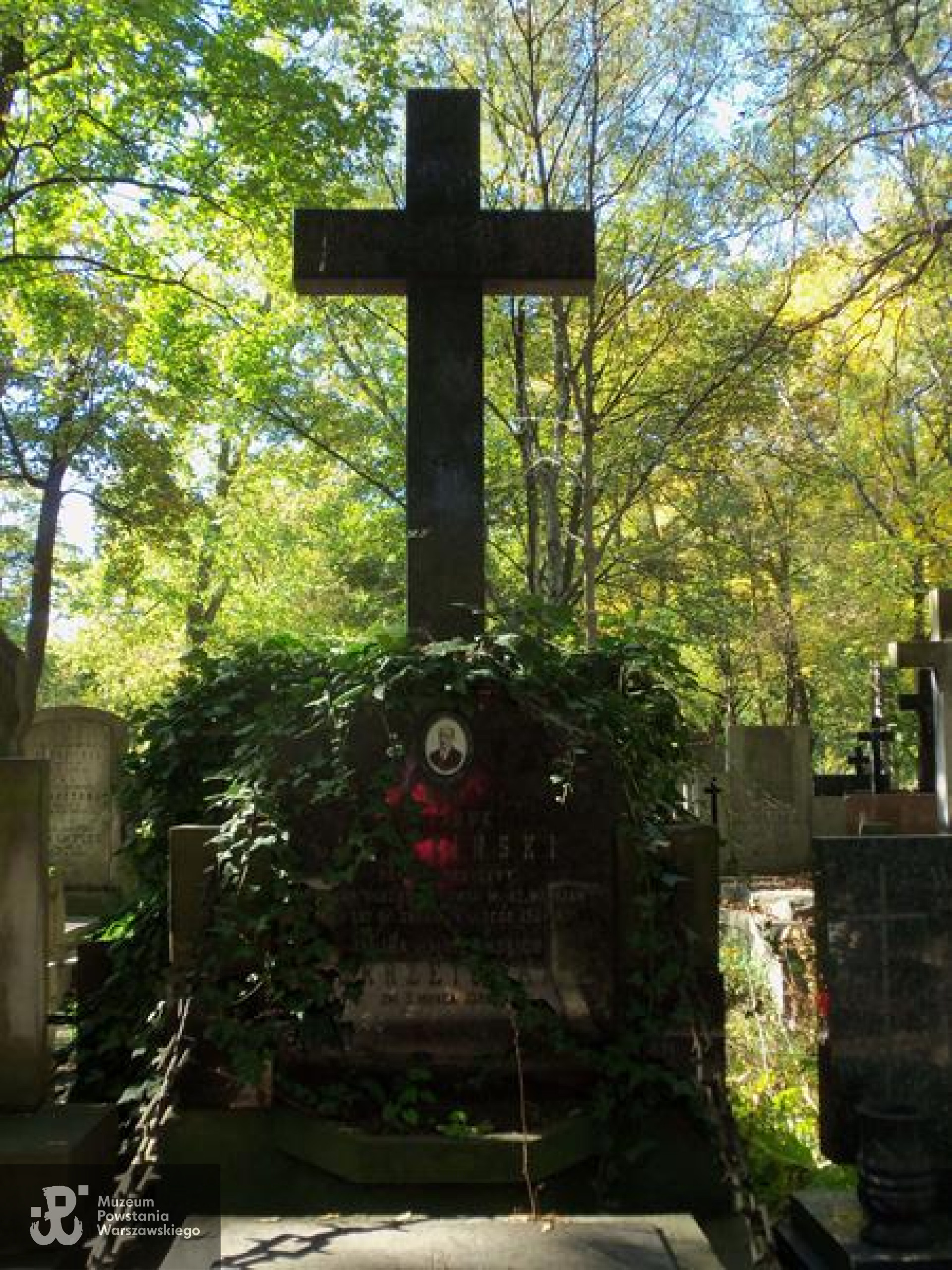 Fot. Warszawskie Zabytkowe Pomniki Nagrobne:  <i>cmentarze.um.warszawa.pl</i>