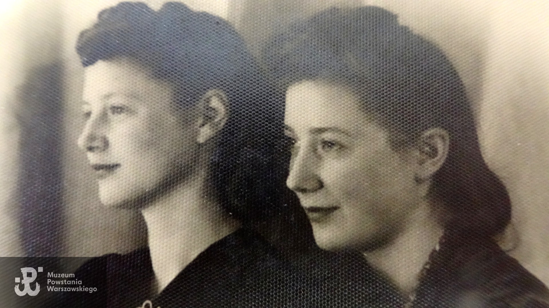Janina i Jadwiga Brandtówny, obie ukończyły gimnazjum i liceum  im. Narcyzy Żmichowskiej. Fot. archiwum rodzinne, skan nadesłał p. Aleksander Kałasa, siostrzeniec poległej.
