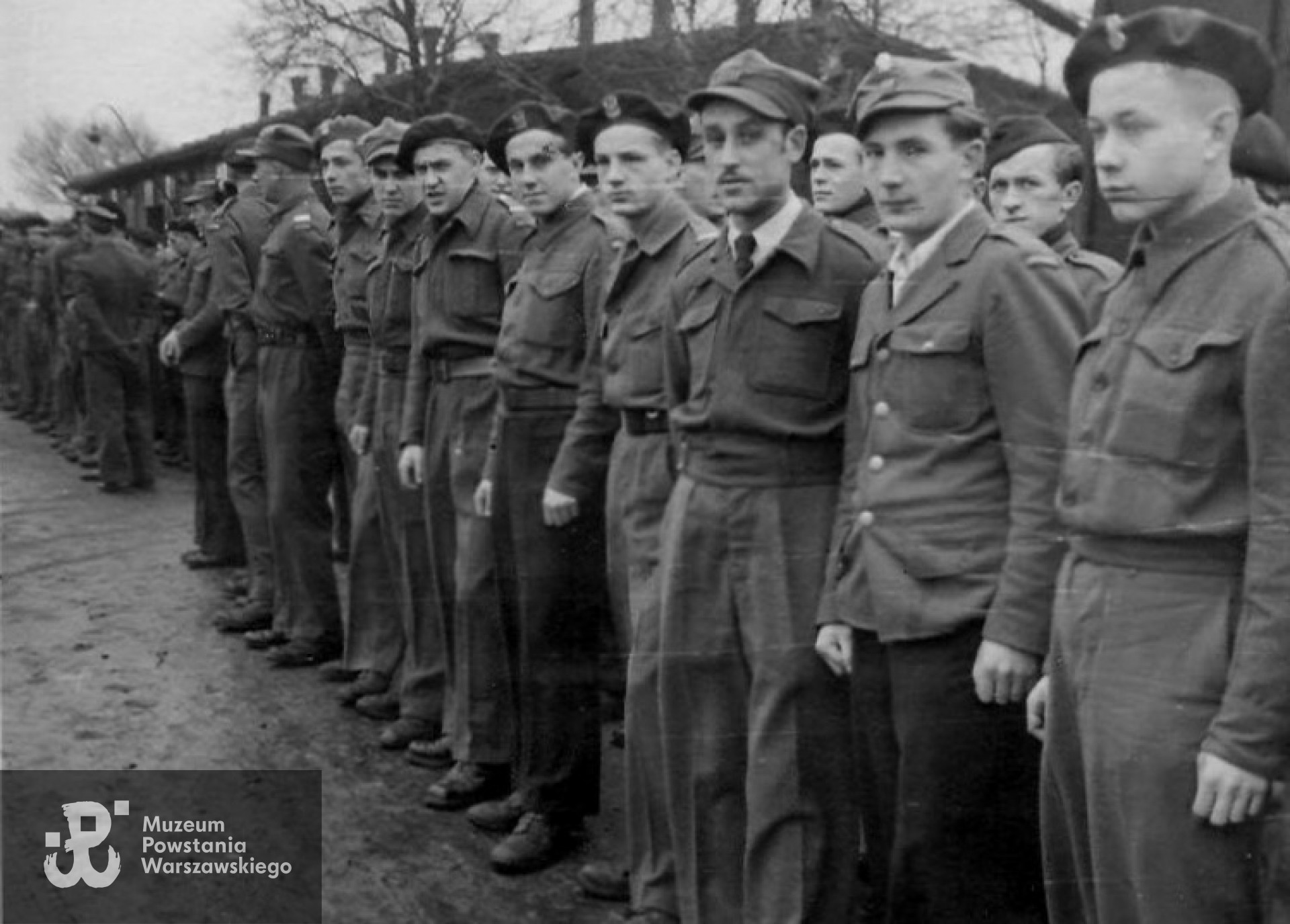 Obóz w Wittbeck 1945 r., Wiesław Gucman piąty od prawej. Ze zbiorów rodzinnych p. Krzysztofa Gucmana