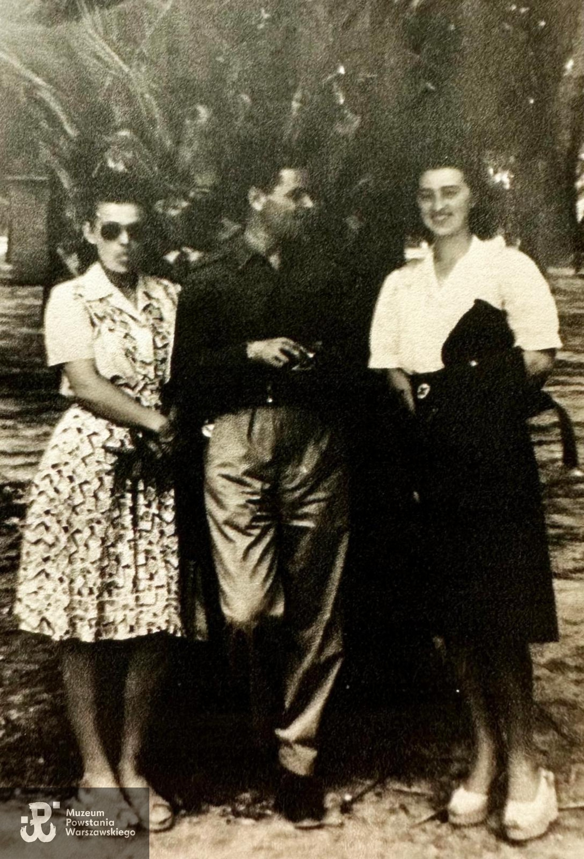 Danuta po lewej stronie podczas pobytu we Włoszech, tuż po wojnie, 1945 rok. Fot.  ze zbiorów rodzinnych, w imieniu córki p. Danuty Krzyżanowskiej  udostępniła p. Joanna Piotrowska