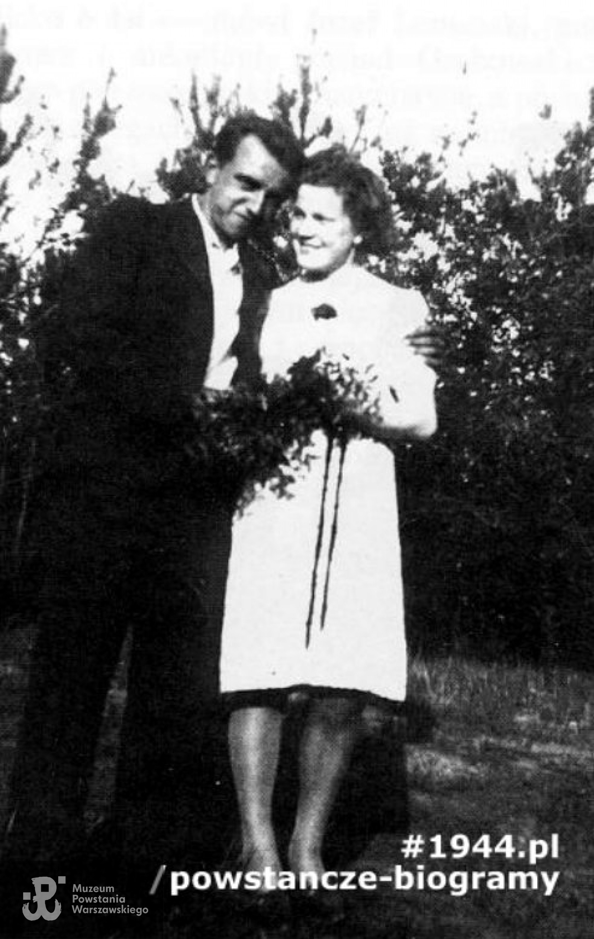 Łączniczka Henryka Narostek (1923-1944) z narzeczonym, strz. Antonim Grabowskim ps. "Czerwiec" (1921-1944) . Antoni  poległ  3 VIII 1944 r. Fot. udostępniła p. Dorota Grabowska-Kozarzewska