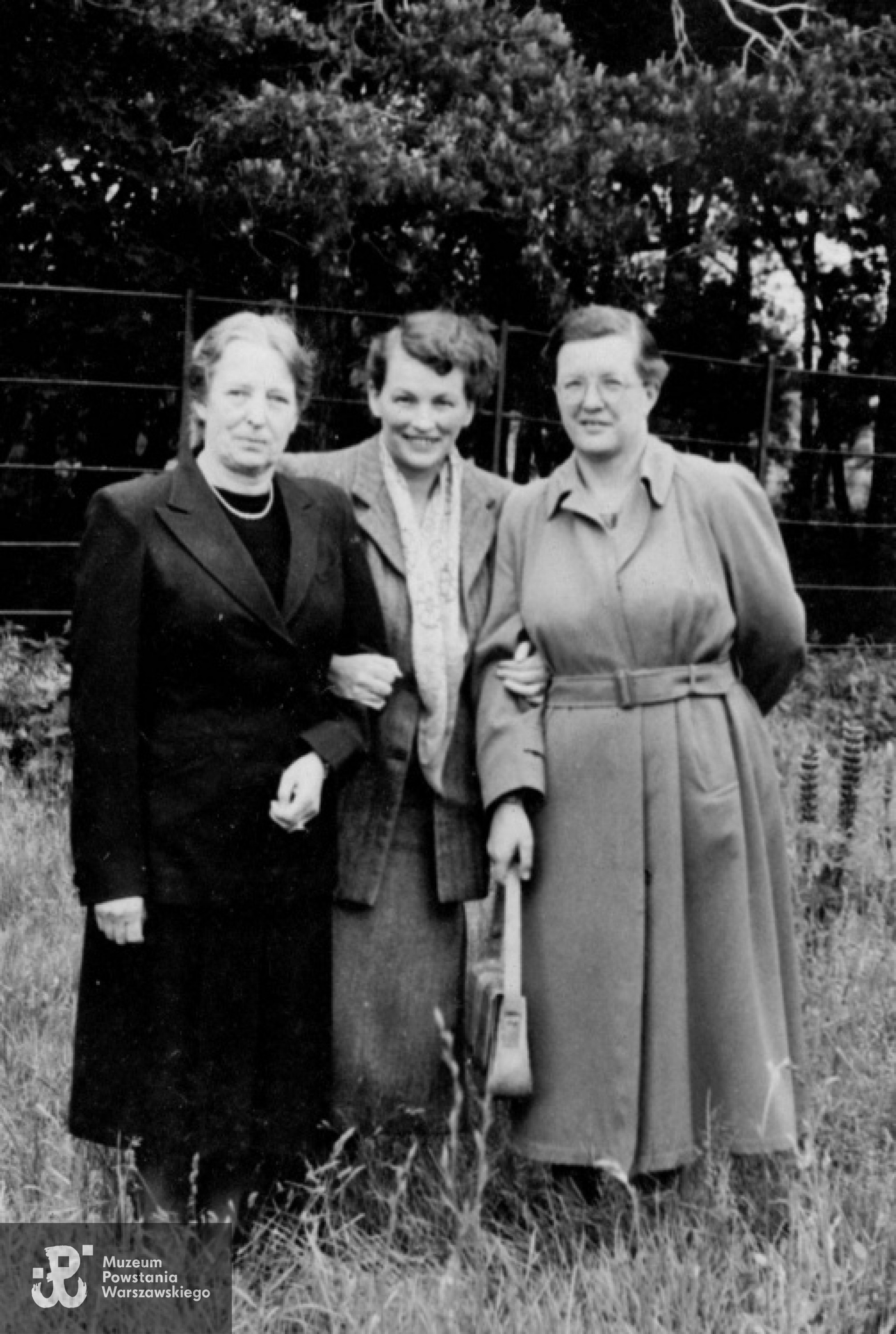 Z lewej Aniela Kuksz "Ela", z prawej Janina Płoska."Urszula", Anglia, lata 70-te