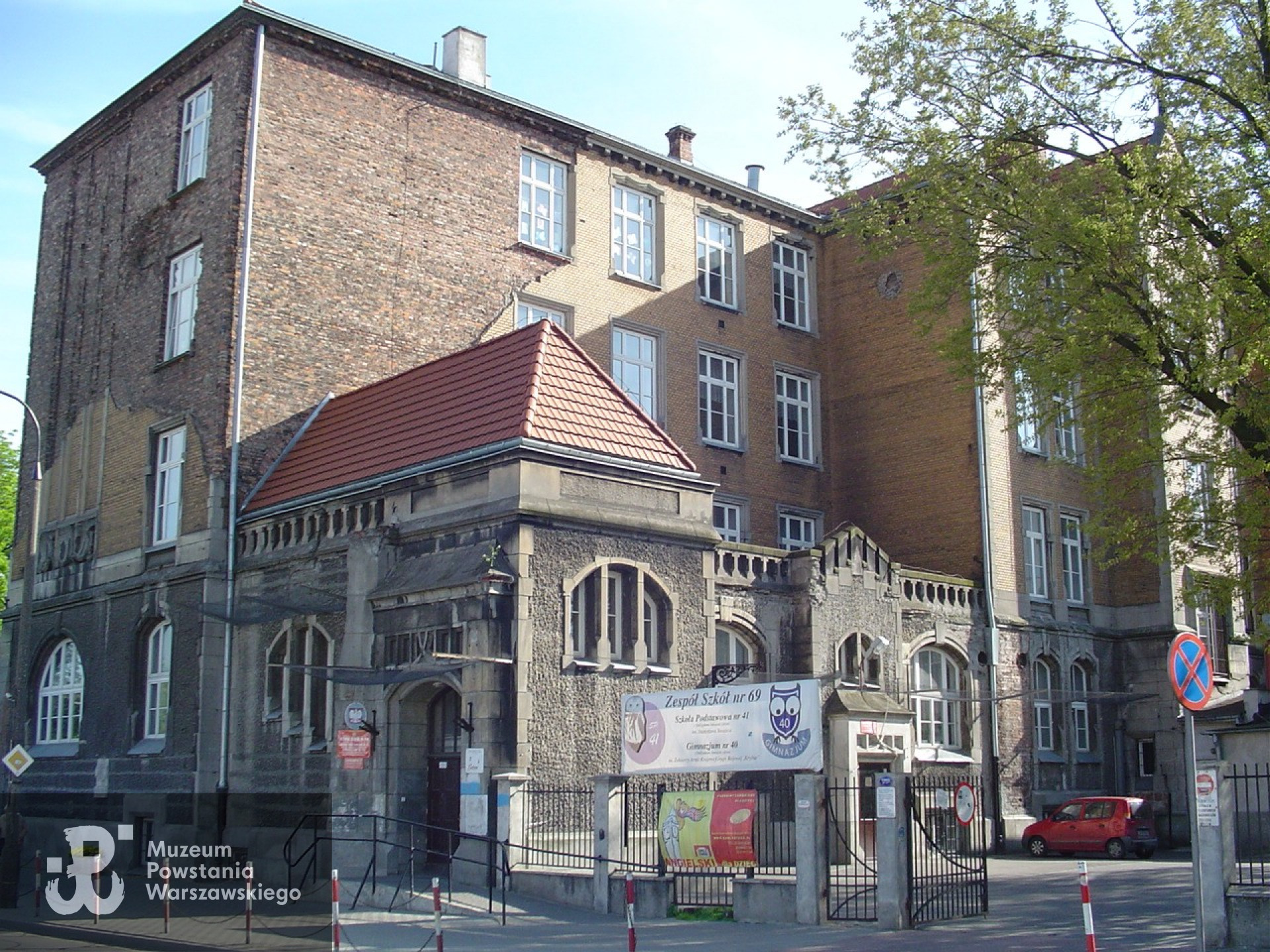Budynek Szkoły Powszechnej przy ul. Drewnianej 8