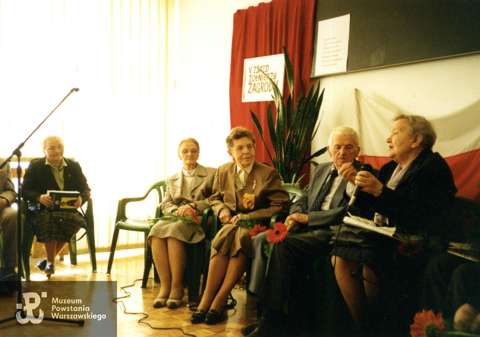 Spotkanie z  okazji Roku Armii Krajowej, pierwsza z prawej gen. Elżbieta Zawacka, kwiecień 1996. Fot. ze zbiorów prywatnych p. Józefy Marciniak ps. Kropka. Skany wykonano w Muzeum Powstania Warszawskiego, 04/2024.