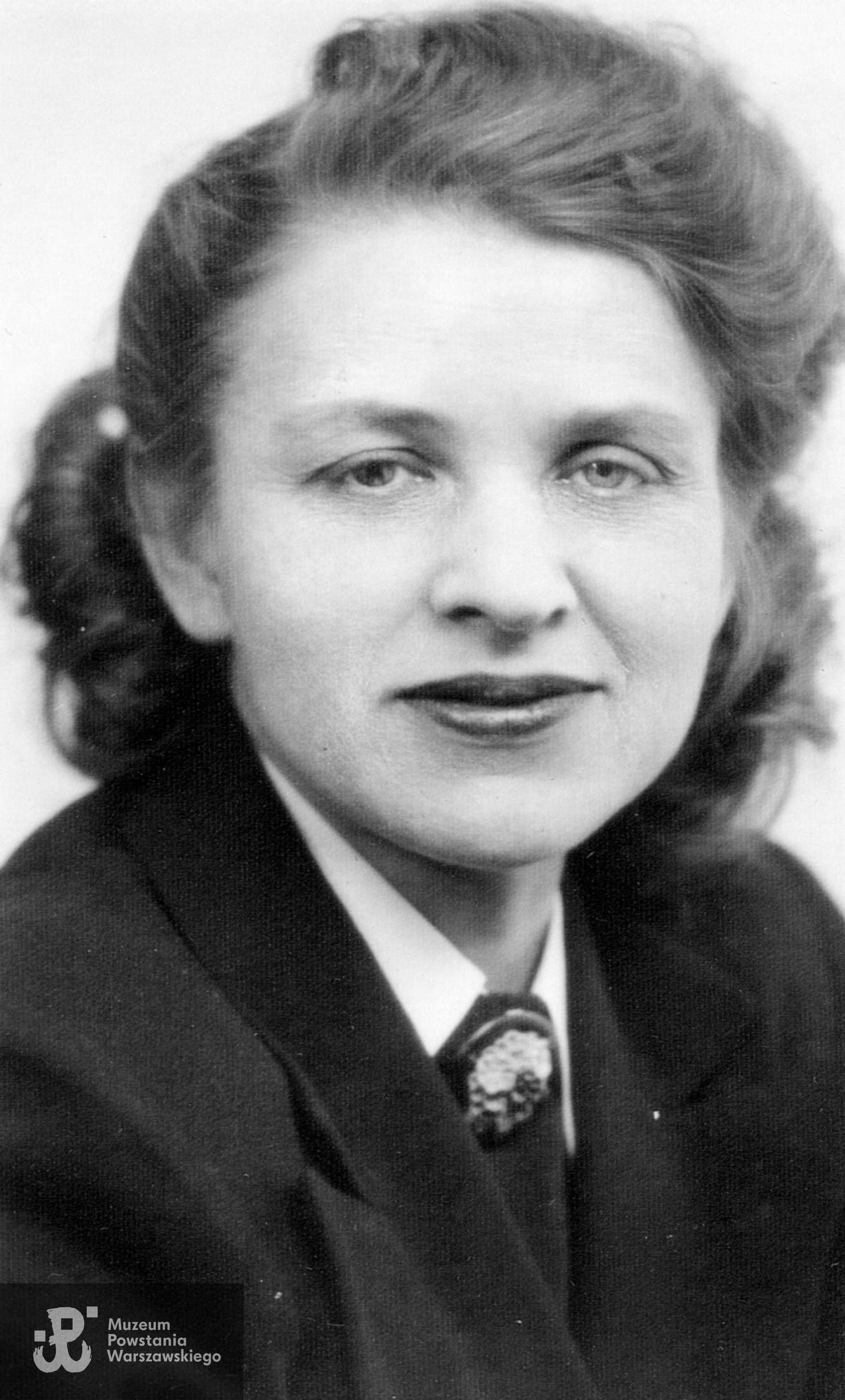 Zofia Siemaszko około roku 1948 - 1949.  Fot.  ze zbiorów Muzeum Powstania Warszawskiego - materiały do Słownika Biograficznego Uczestników PW - zasób Pokoju Kombatanta