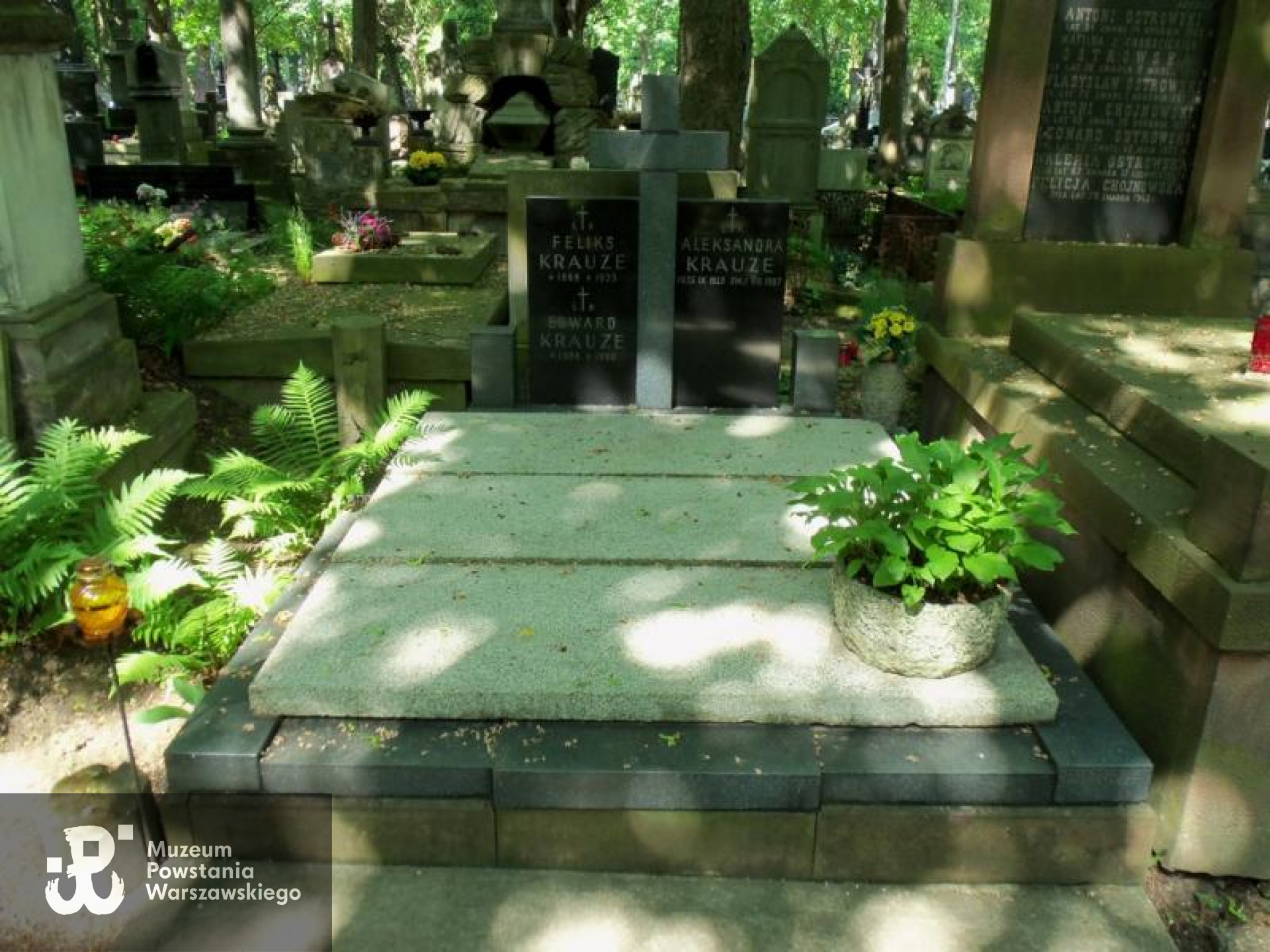 Fot. Warszawskie Zabytkowe Pomniki Nagrobne:  <i>cmentarze.um.warszawa.pl</i>