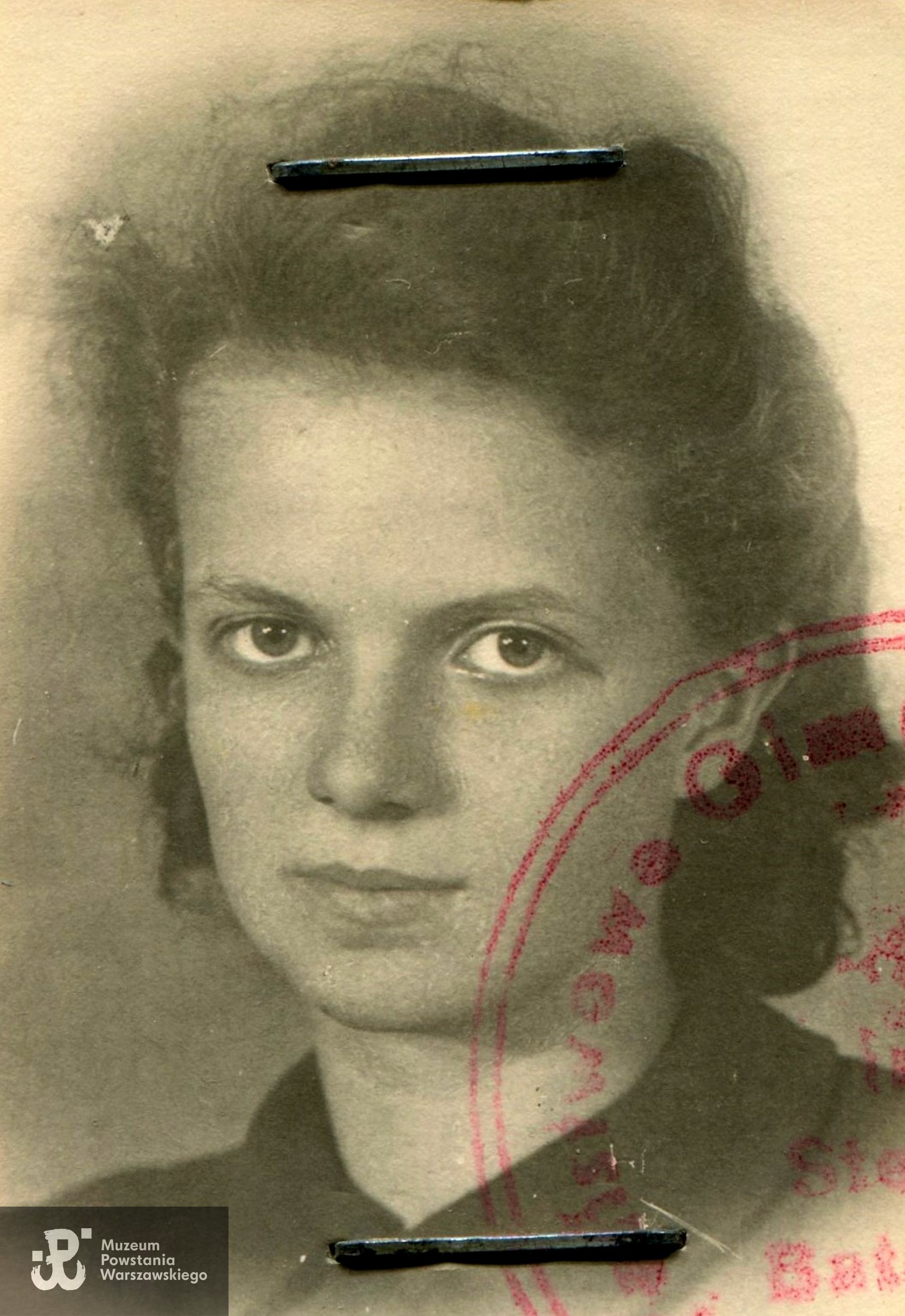 Fotografia legitymacyjna, 1945/1946. Fot. z archiwum rodzinnego p. Danuty Pajączkowskiej