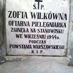 Tablica pamiątkowa na kościele św. Antoniego przy ul. Senatorskiej 31/33 w Warszawie. Fot. Urszula Hellmann