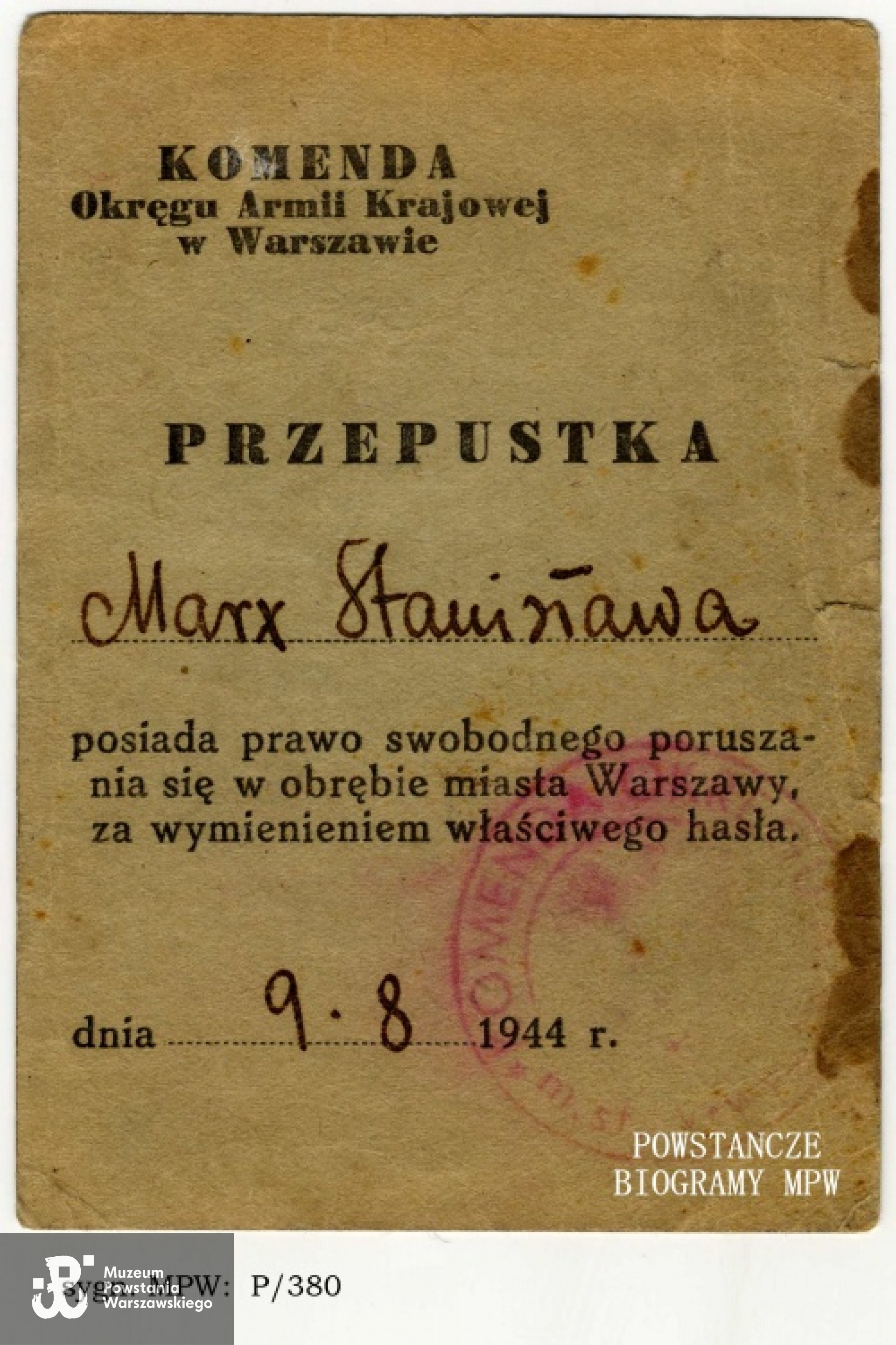 Przepustka wydana przez Komendę Okręgu AK na nazwisko Stanisława Marx, datowana na 9 sierpnia 1944 roku. Ze zbiorów Muzeum Powstania Warszawskiego - dar Stanisławy Biłobran ps. "Siasia"