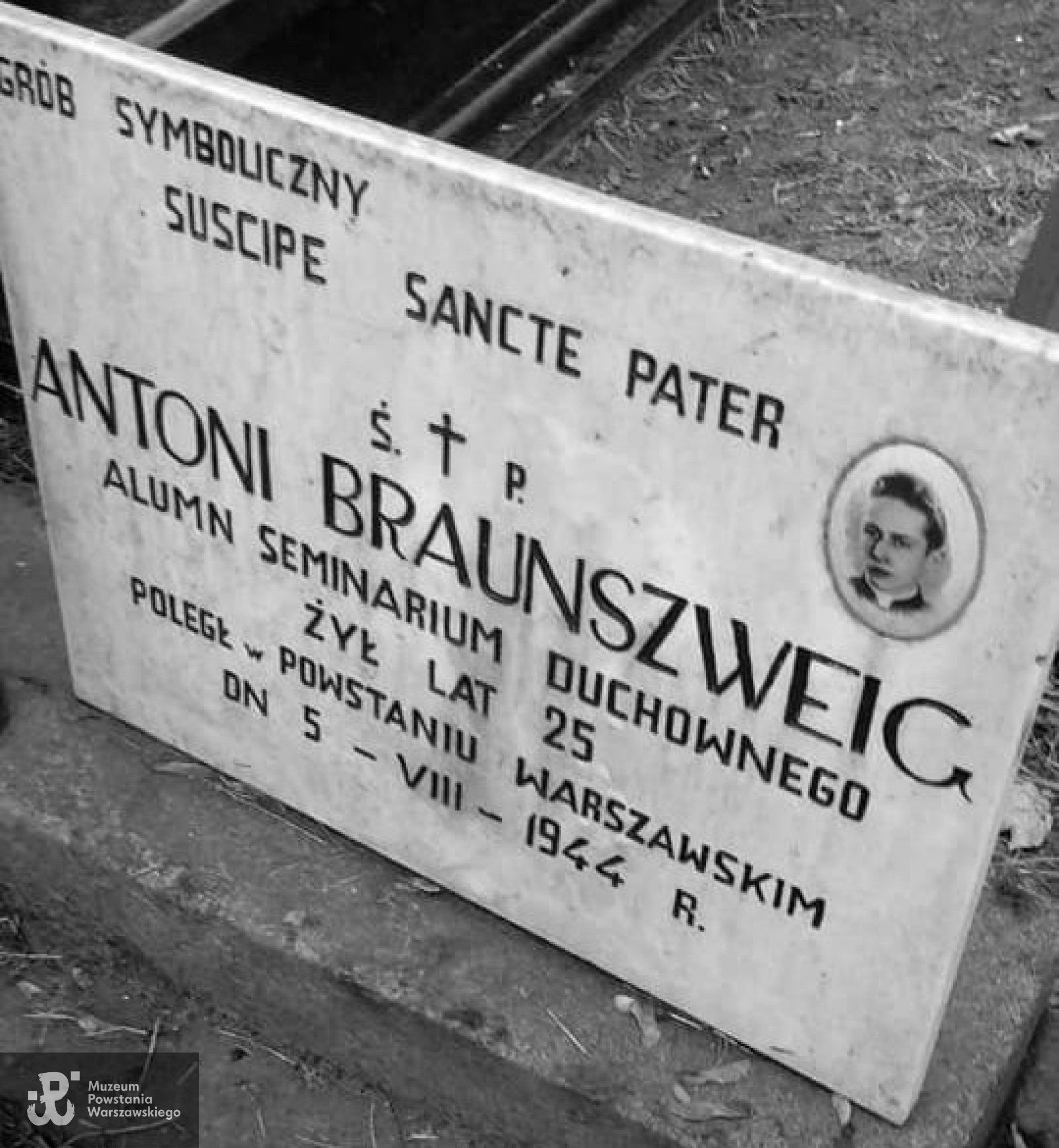 Mogiła symboliczna. Udostępniła p. Adrianna Dukat