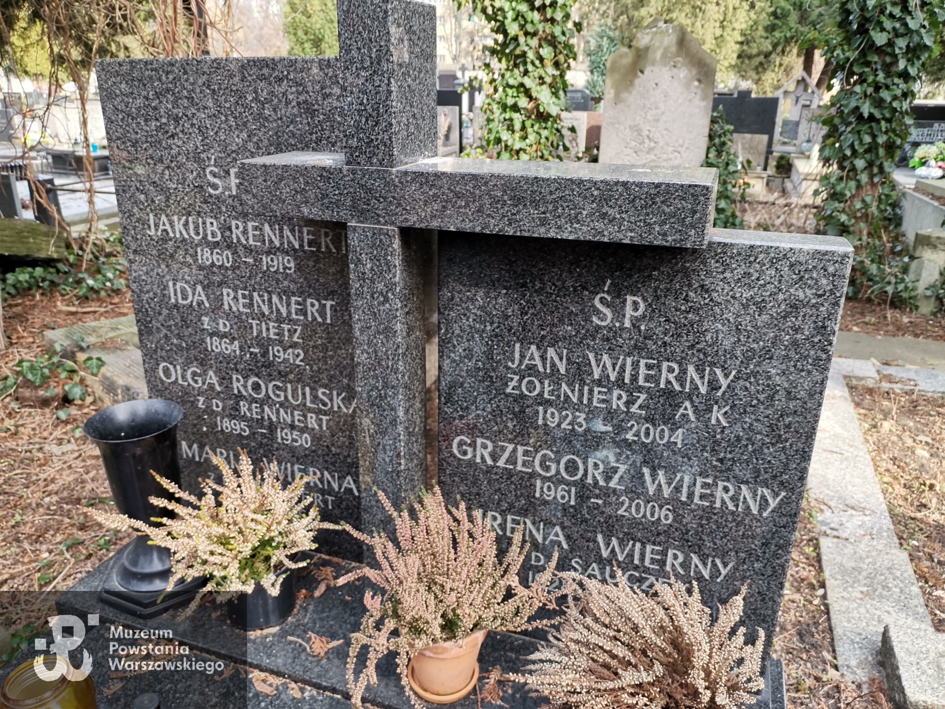 Cmentarz Ewangelicko-Augsburski w Warszawie. Fot. Muzeum Powstania Warszawskiego - Baza Grobów