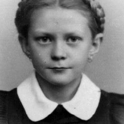 Stefania Biała - Mackiewicz. Zdjęcie z 1944 roku. Fot. ze zbiorów Marka Czerwińskiego.