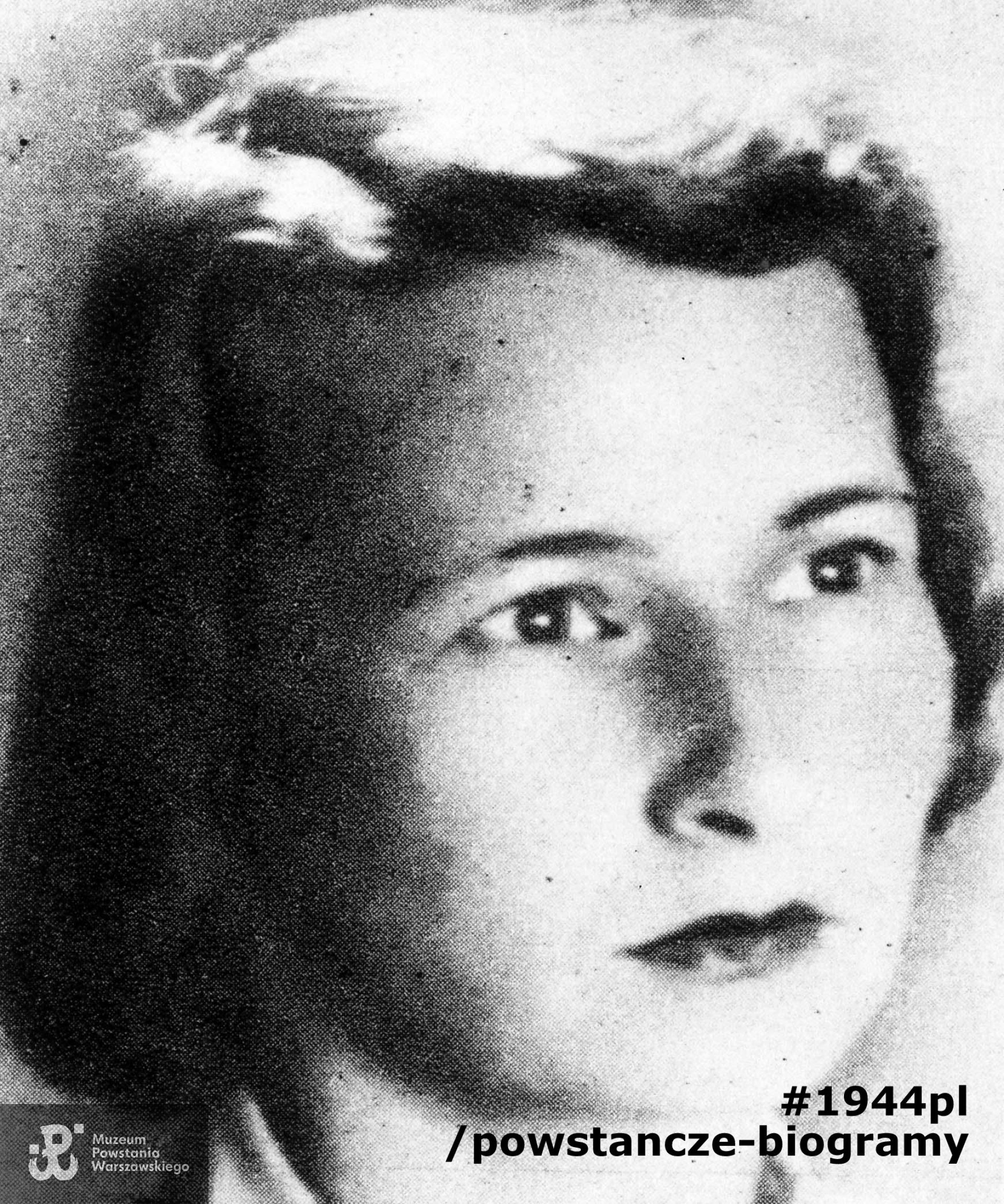 Fotografia portretowa. Elżbieta "Leta" Ostrowska "Justyna" - "Dysk"- grupa uniwersytecka. Fot. ze zbiorów Muzeum Powstania Warszawskiego, sygn. MPW-IH/114