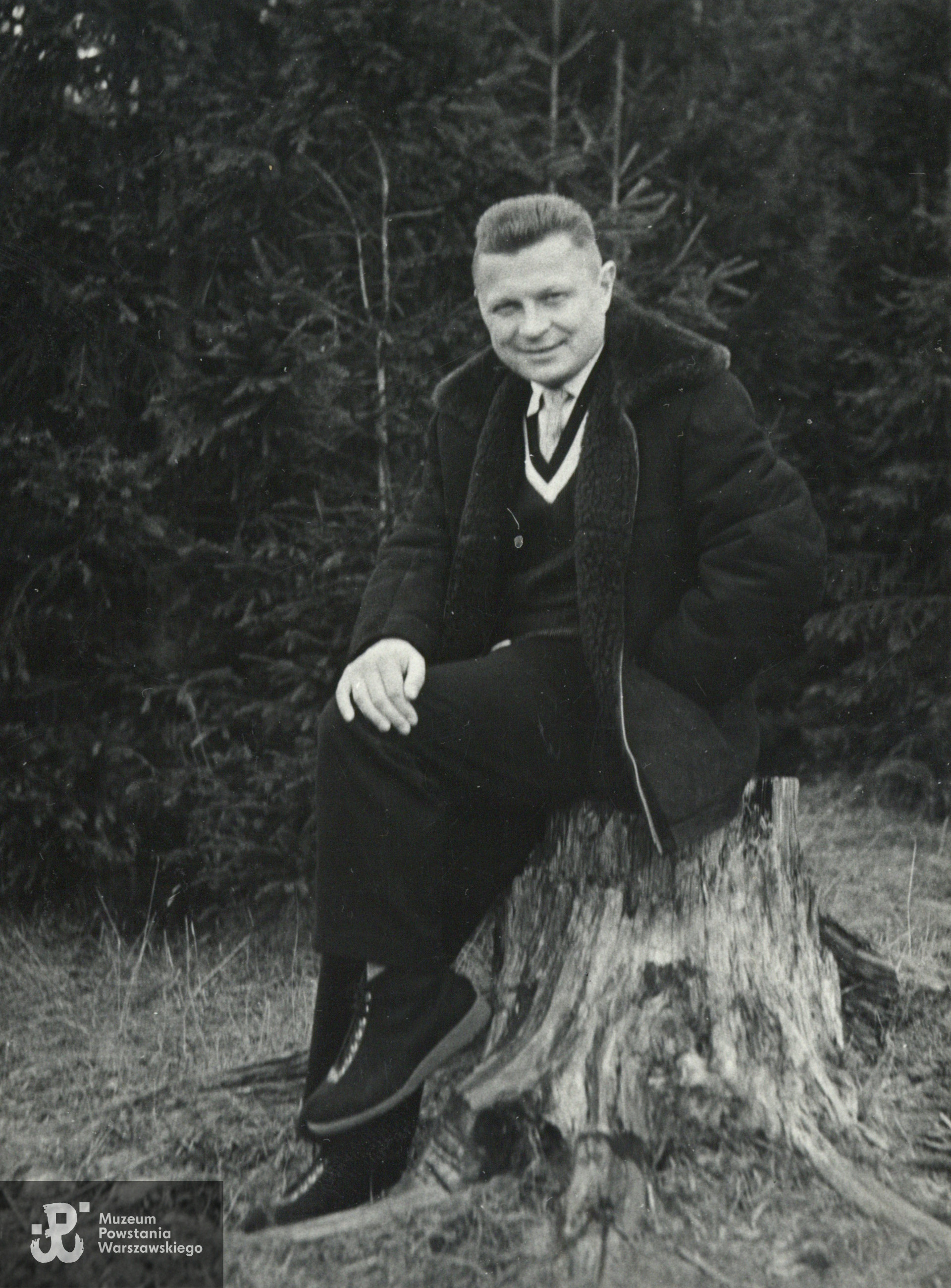 Włodzimierz Maczunder, 1950 rok. Fot. ze zbiorów rodzinnych Pana Włodzimierza Maczundera ps. Chomik. Skany wykonano w Muzeum Powstania Warszawskiego, 09/2023