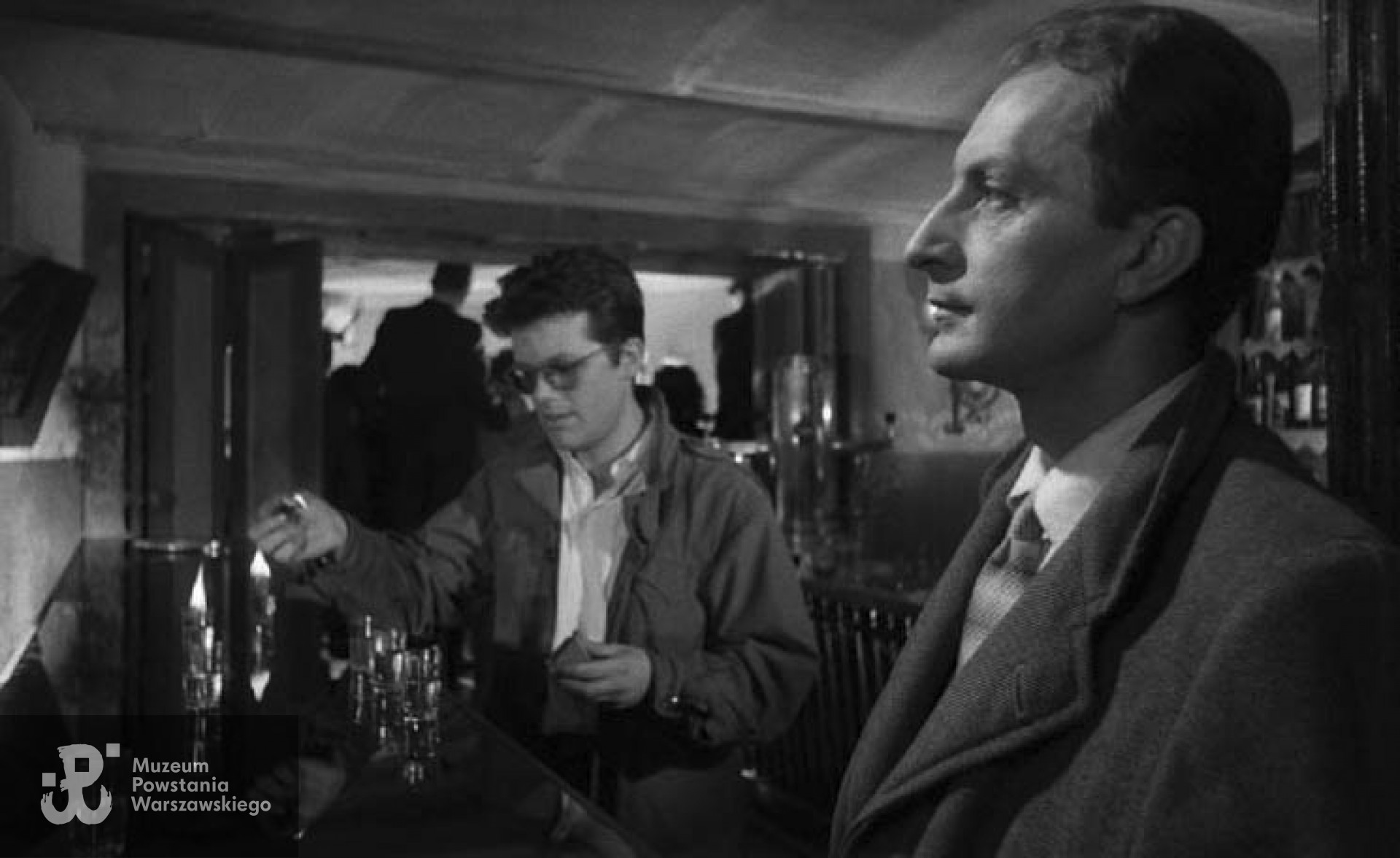 Zbigniew Cybulski i Adam Pawlikowski w filmie "Popiół i diament" (1958)