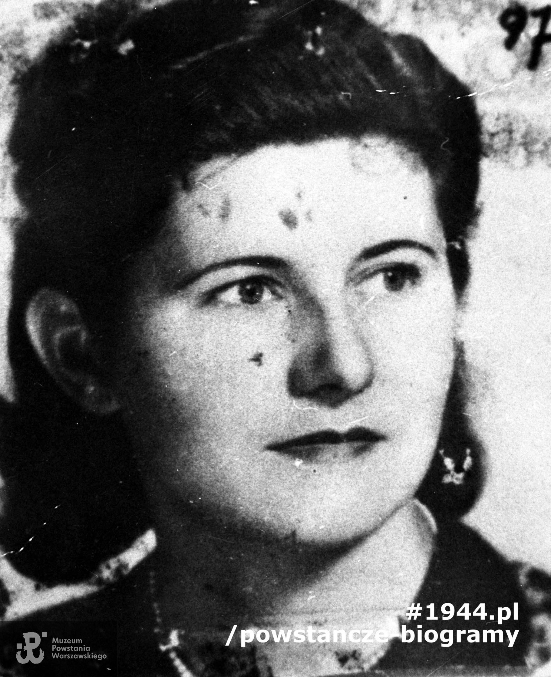 Halina Komarnicka-Cichowska "Sas Halina", sanitariuszka,  kompania O-2 ppor. "Withala". Fotografia ze zbiorów Muzeum Powstania Warszawskiego, sygn.  MPW-IH/1245