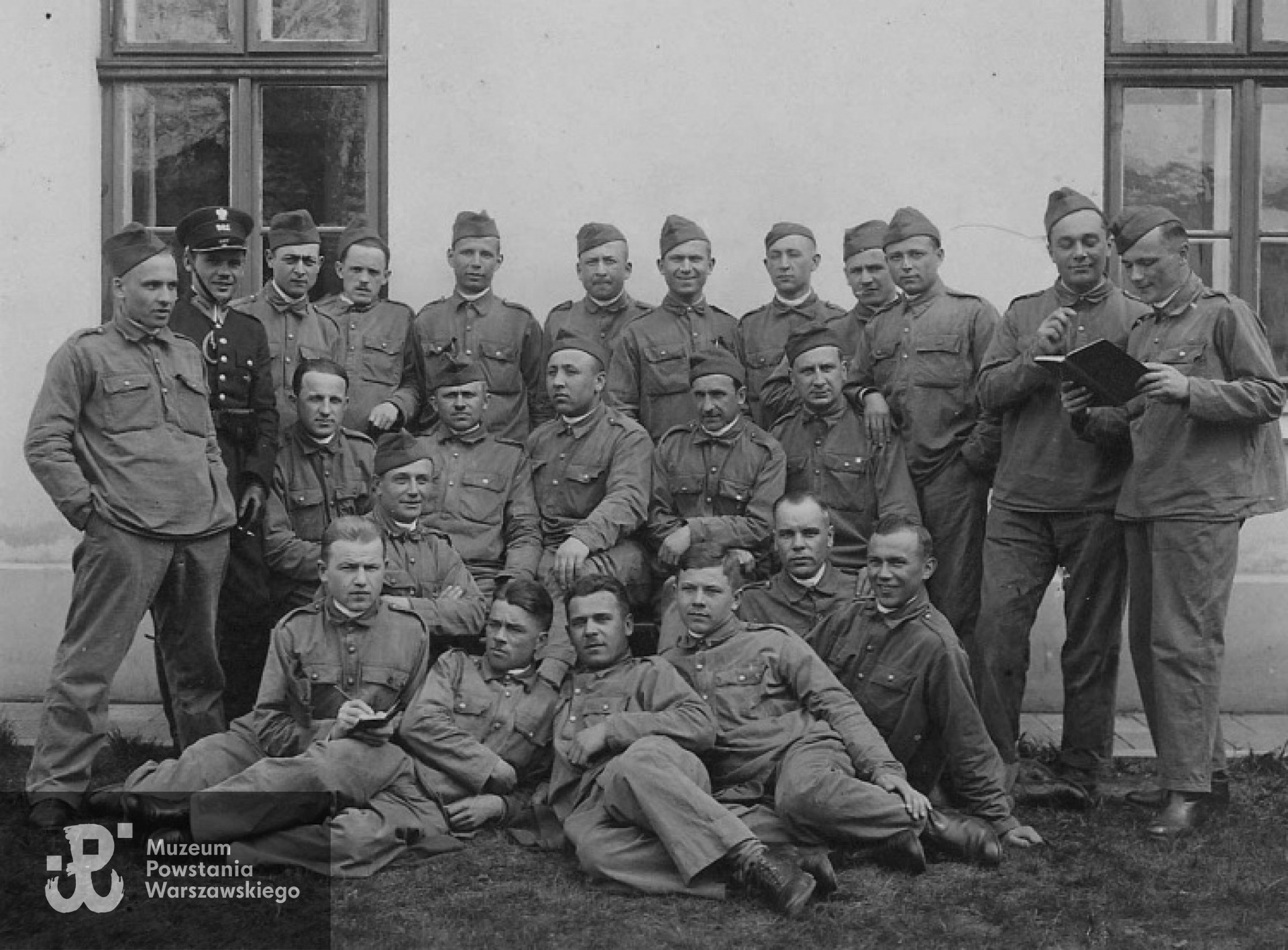 22.04.1934 r. szkoła Policji Państwowej Wielkie Mosty, kompania 7 - Bogusław Kula stoi trzeci z lewej