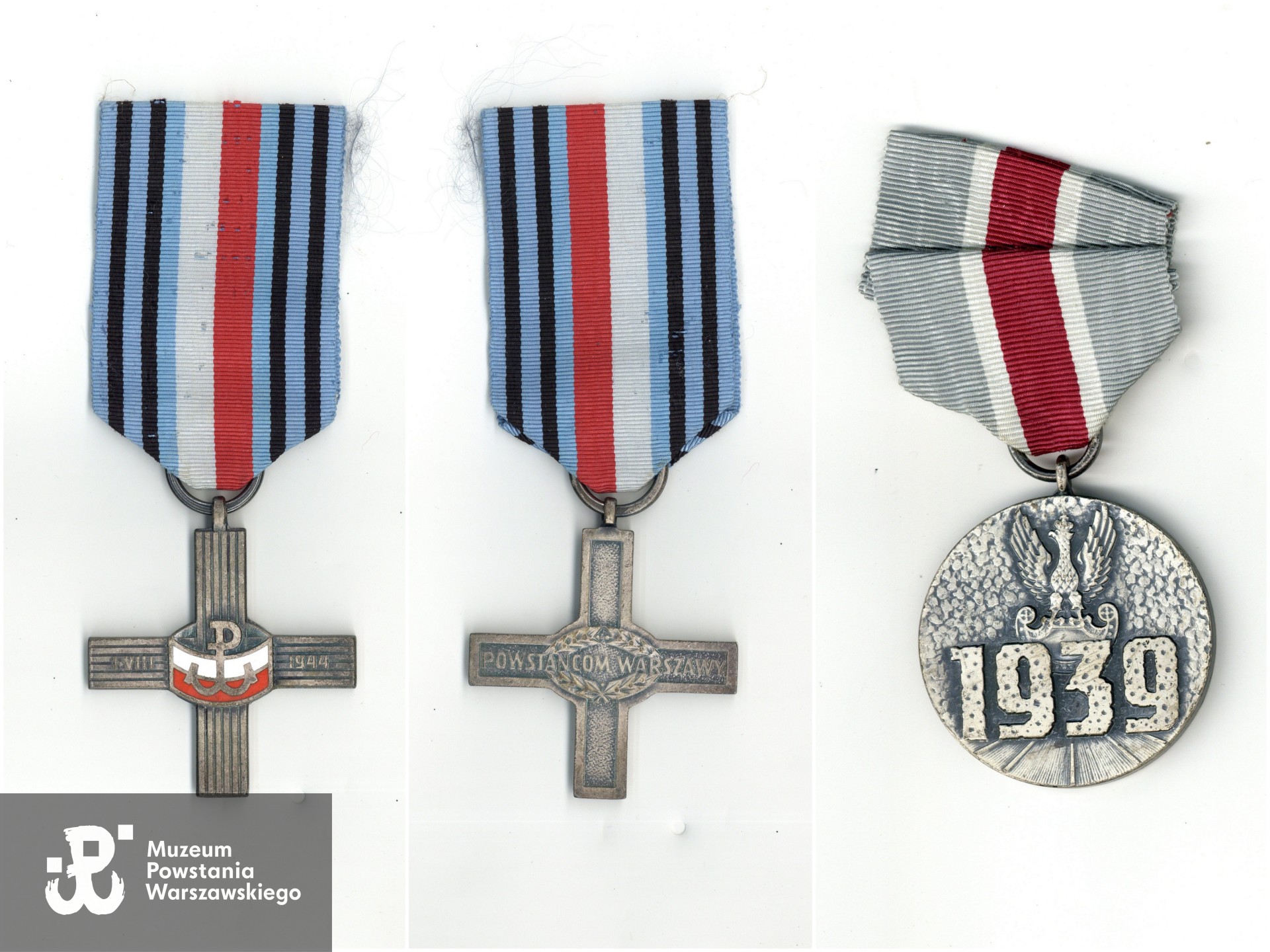 Pamiątki pochodzące ze spuścizny po Michalinie Szelągowskiej - Warszawskim Krzyż Powstańczy oraz Medal Za Udział w Wojnie Obronnej (bez legitymacji). 