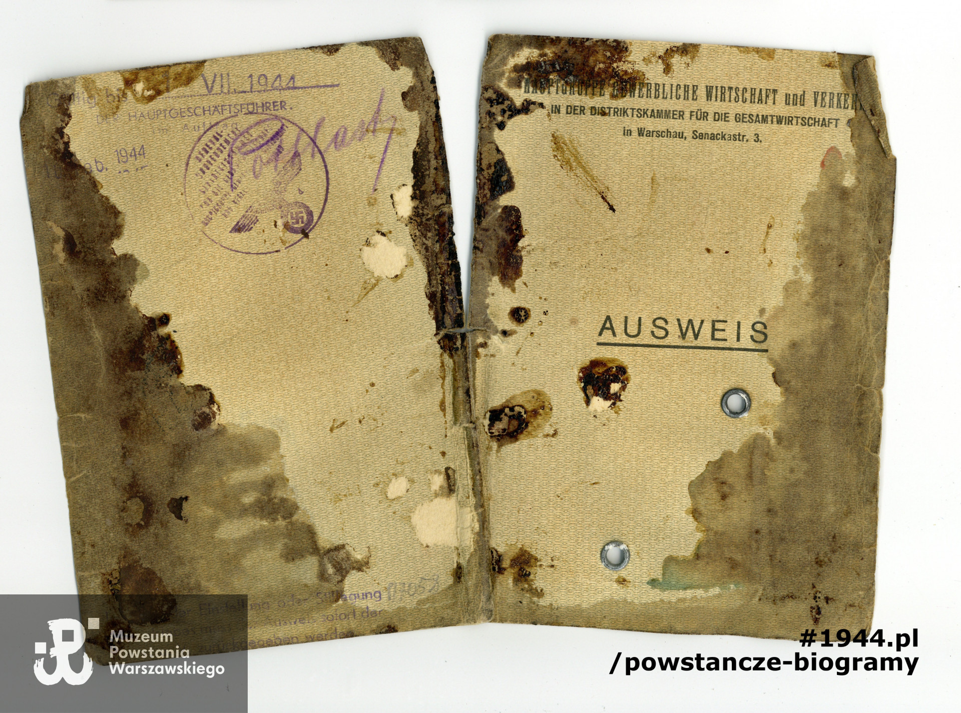 Kenkarta. Na dokumencie widoczne plamy krwi poległego Eugeniusza Hebdy.  Ze zbiorów Muzeum Powstania Warszawskiego, sygn. P/7058