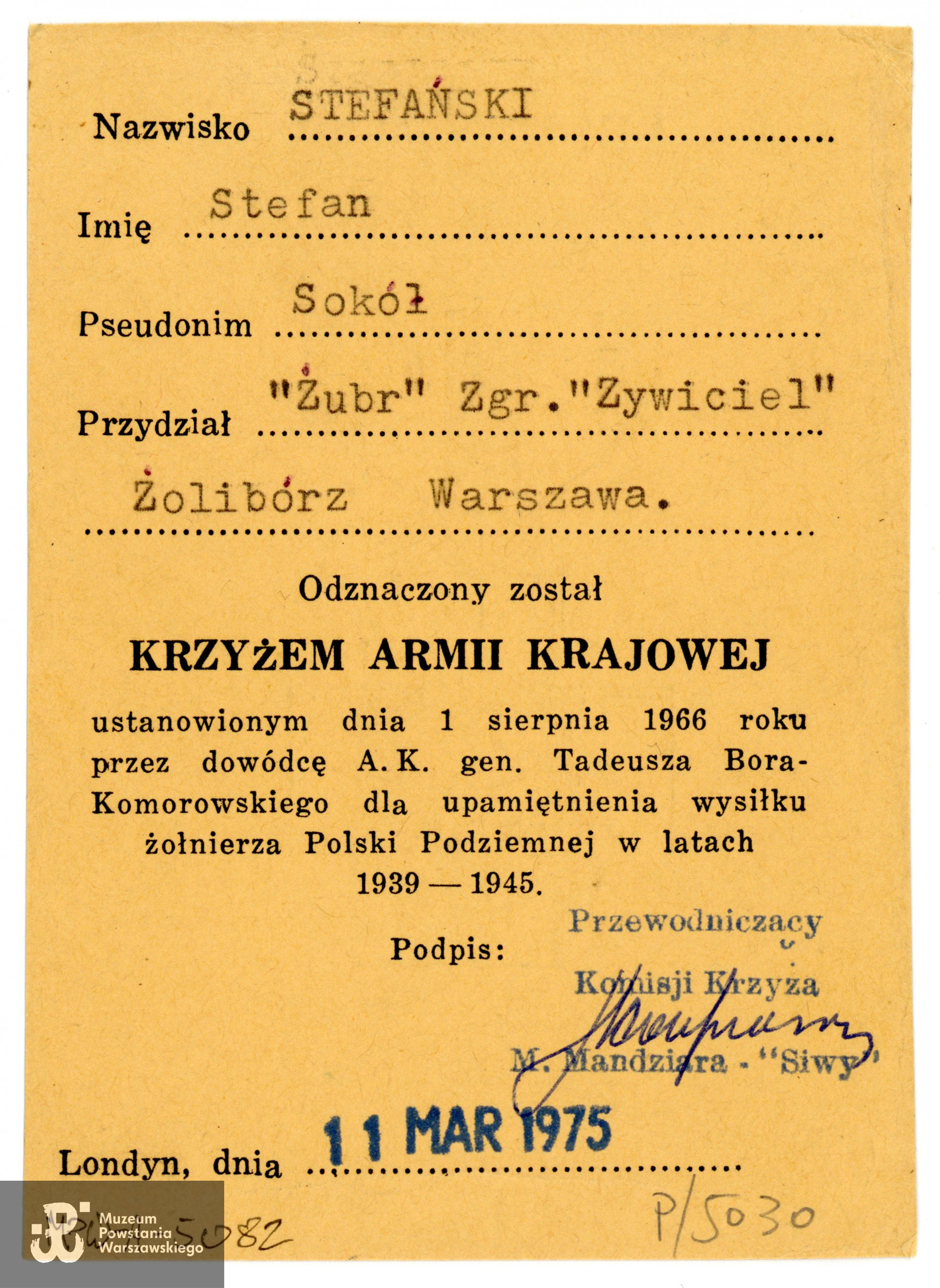 Legitymacja odznaczeniowa - Krzyż Armii Krajowej. Ze zbiorów Muzeum Powstania Warszawskiego, sygn. MPW-A/5082  (P/5030)