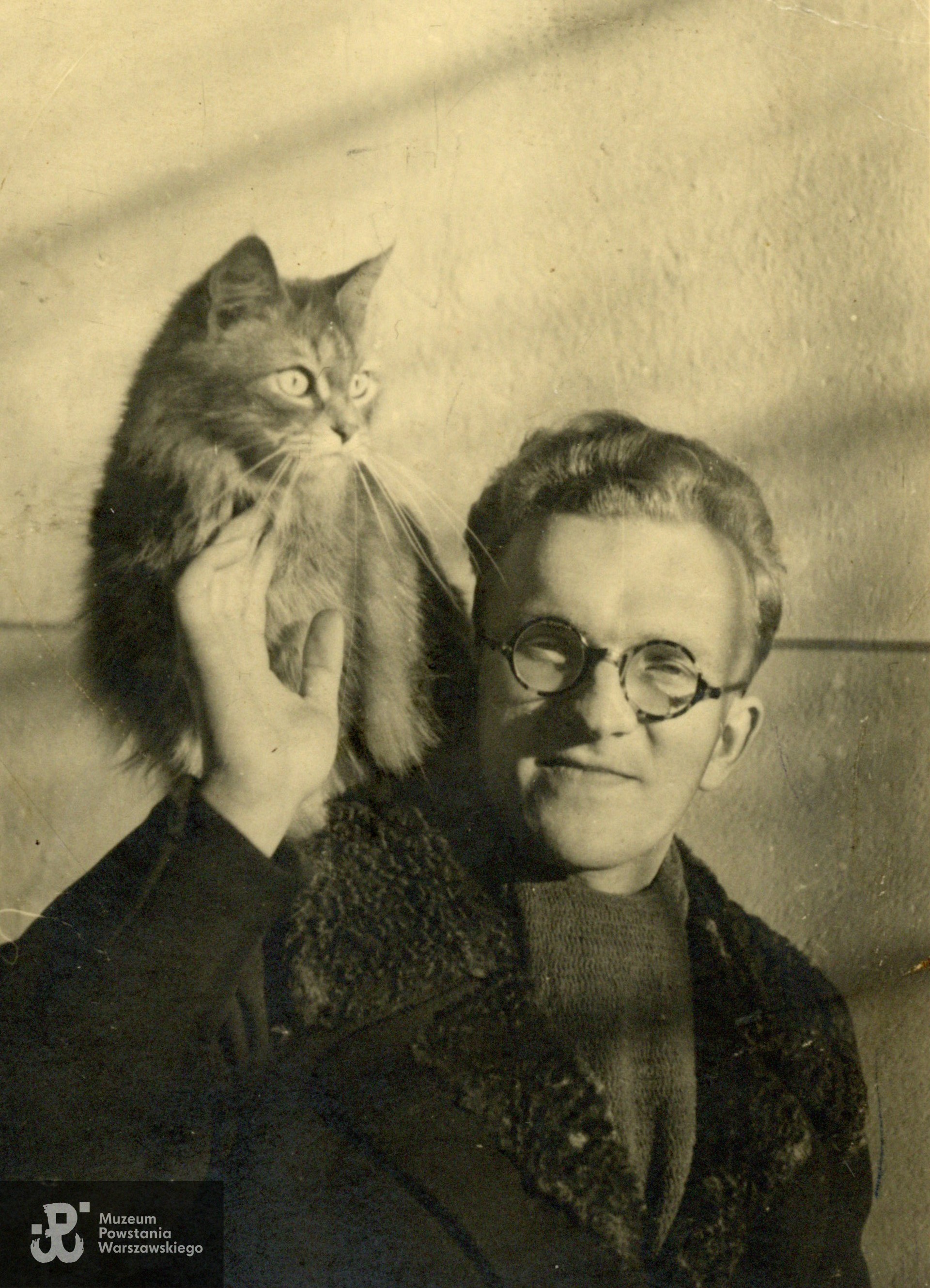 por. Jerzy Zasadziński  - Warszawa, 1943.  Fot. ze zbiorów rodzinnych  synów Powstańca,   p. Wojciecha i Romana Zasadzińskich. Skany wykonano w Muzeum Powstania Warszawskiego, 06/2024.